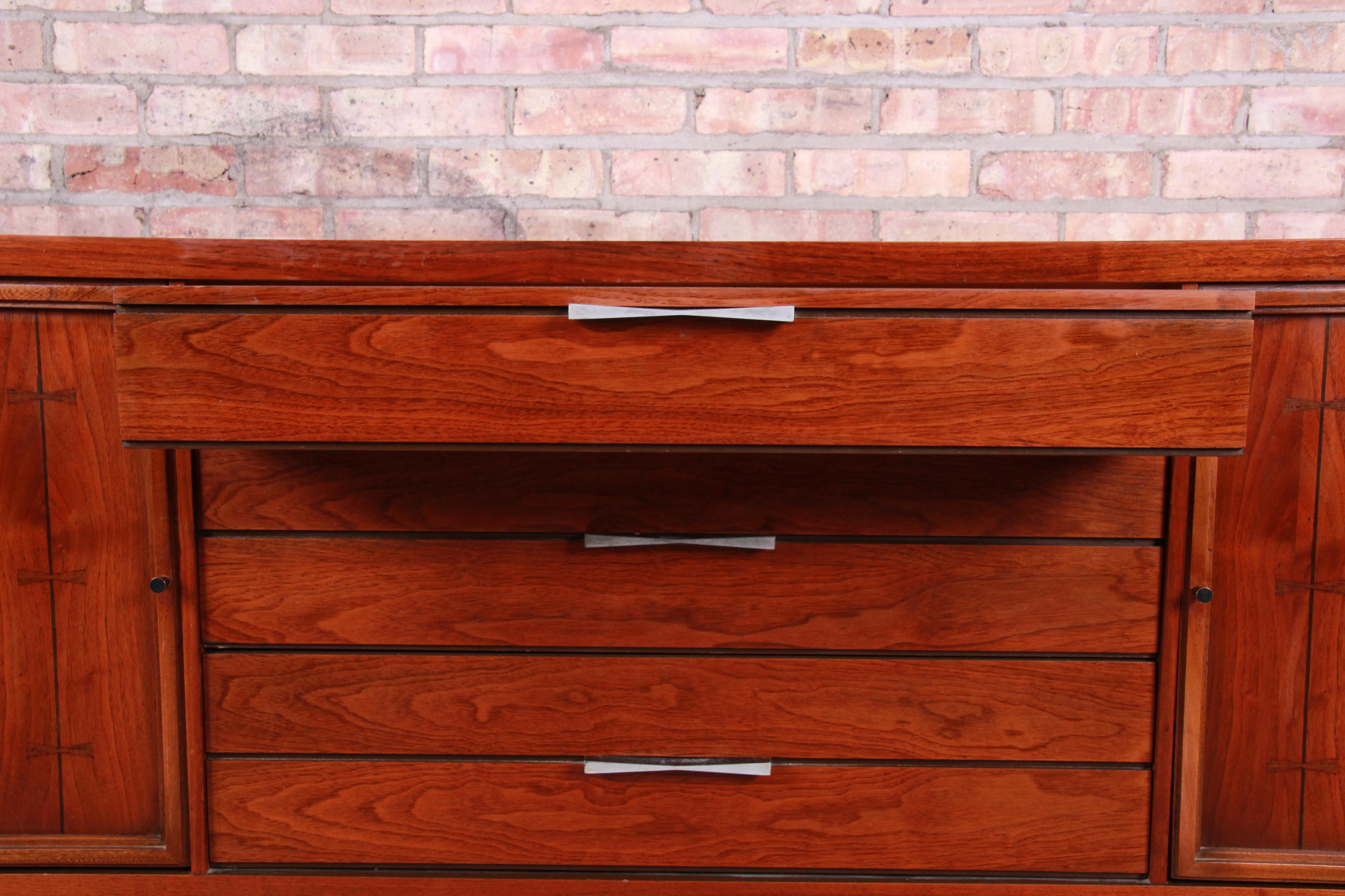 Lane Tuxedo Mid-Century Modern Walnut Sideboard Credenza, 1960s 3