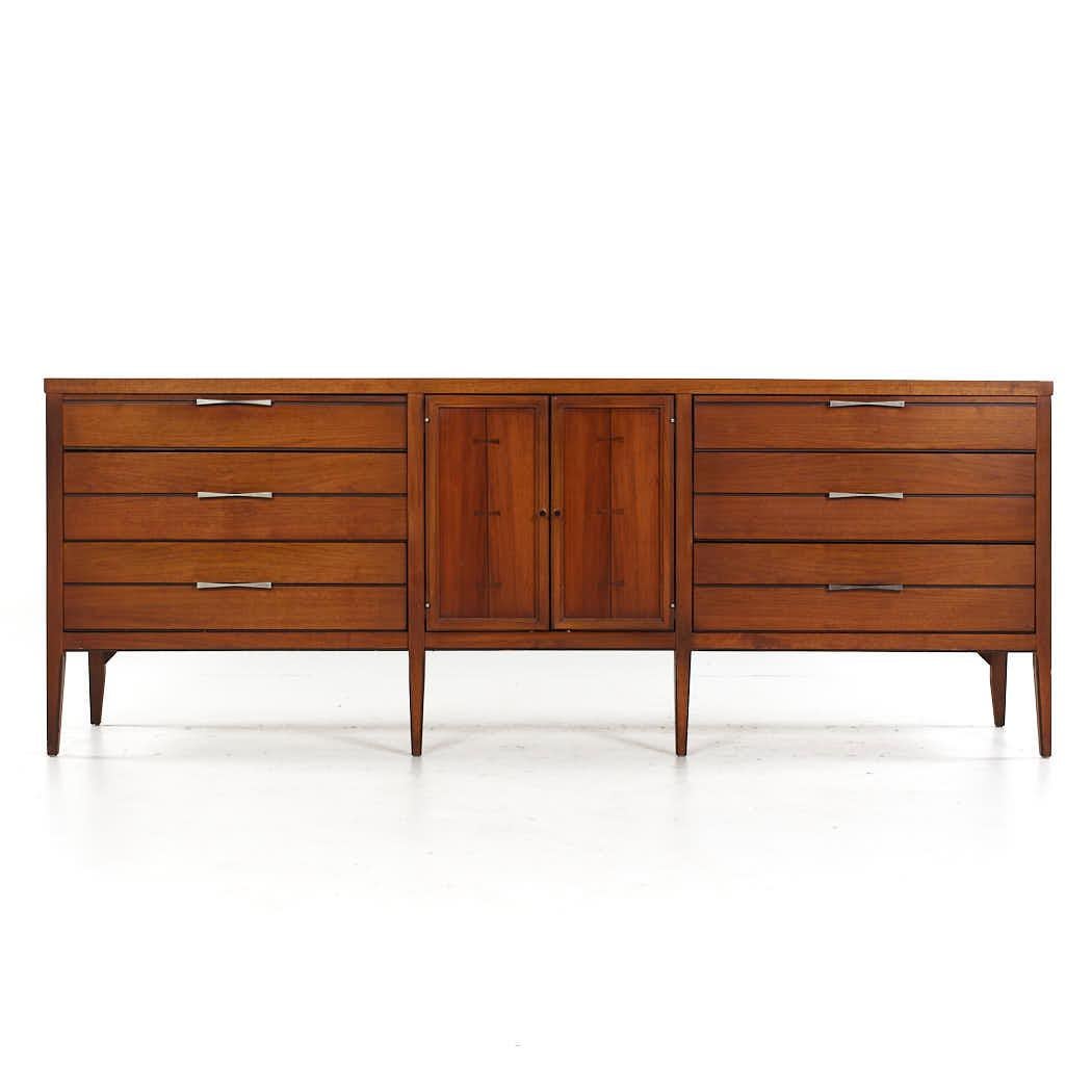 Lane Tuxedomid century large walnut lowboy dresser

This lowboy dresser measures: 80 wide x 20 deep x 30 inches high

All pieces of furniture can be had in what we call restored vintage condition. That means the piece is restored upon purchase