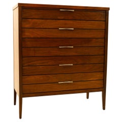 Lane Tuxedo Dresser Highboy du milieu du siècle en noyer avec nœuds papillon