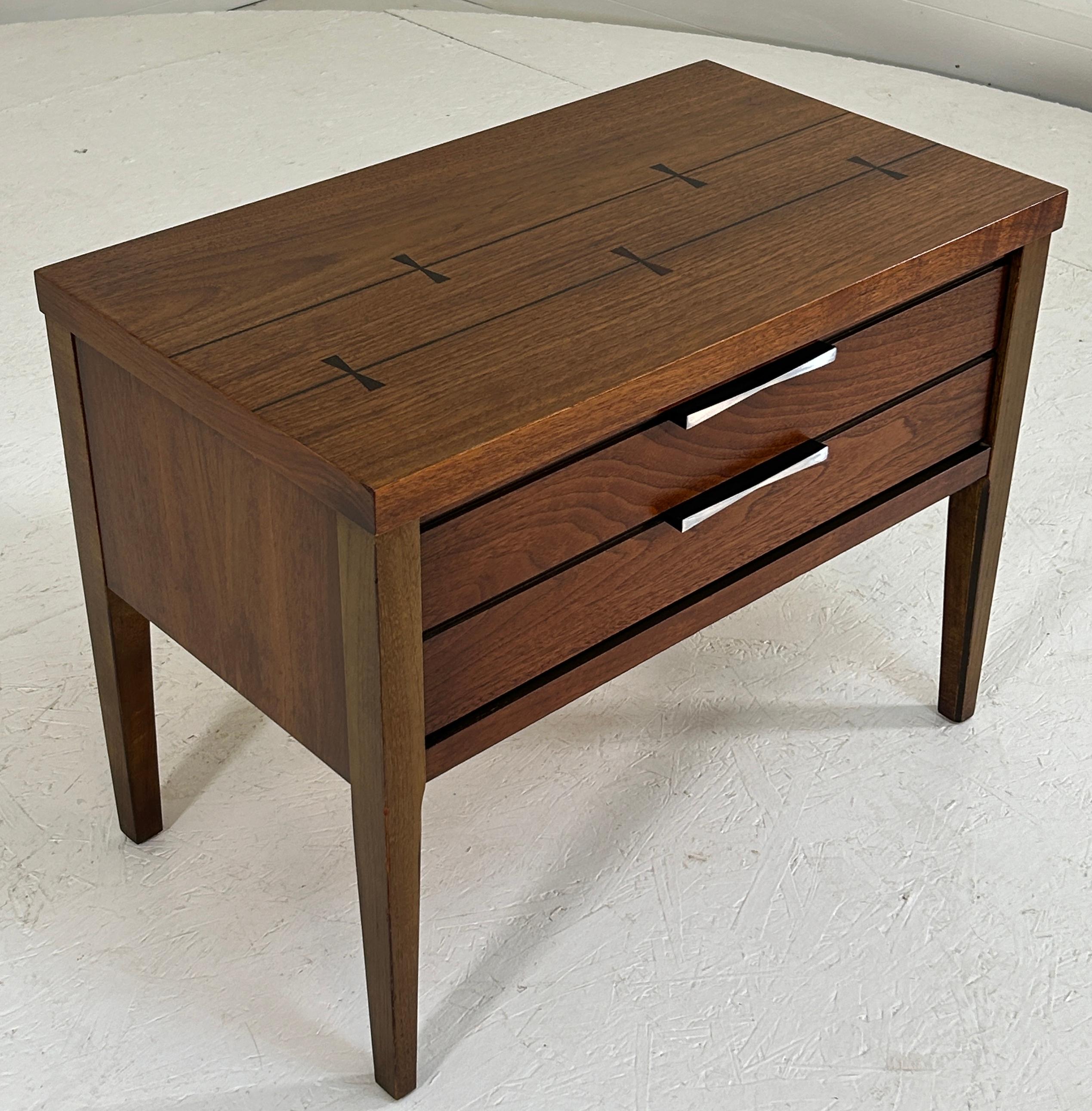 Lane Tuxedo nightstand or lounge side table In Good Condition For Sale In South Charleston, WV