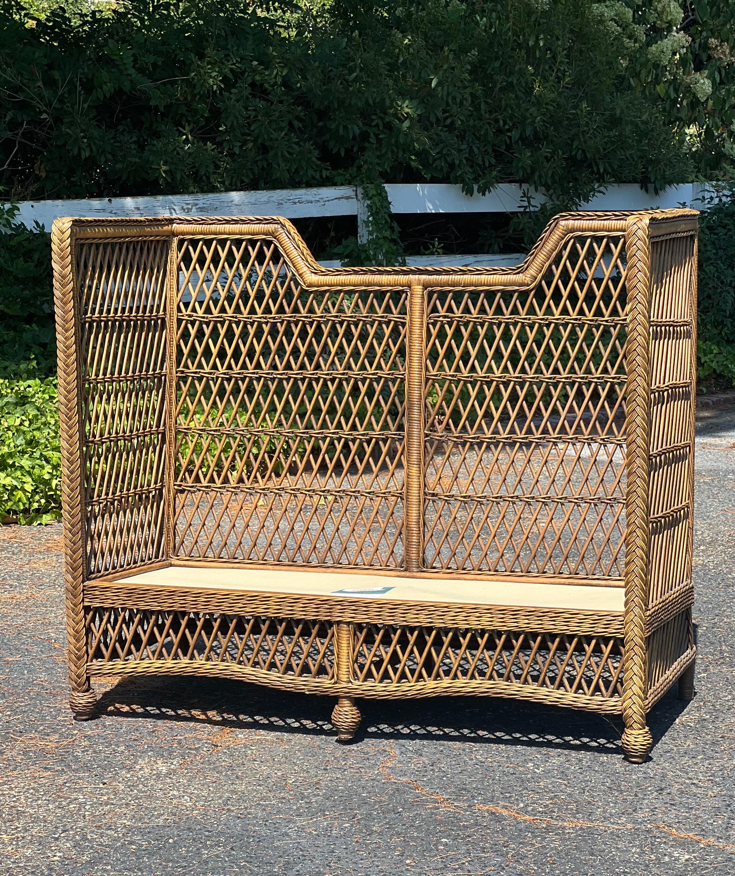 Lane Venture 'Excursions' Rattan and Wicker Settee In Good Condition For Sale In Doylestown, PA