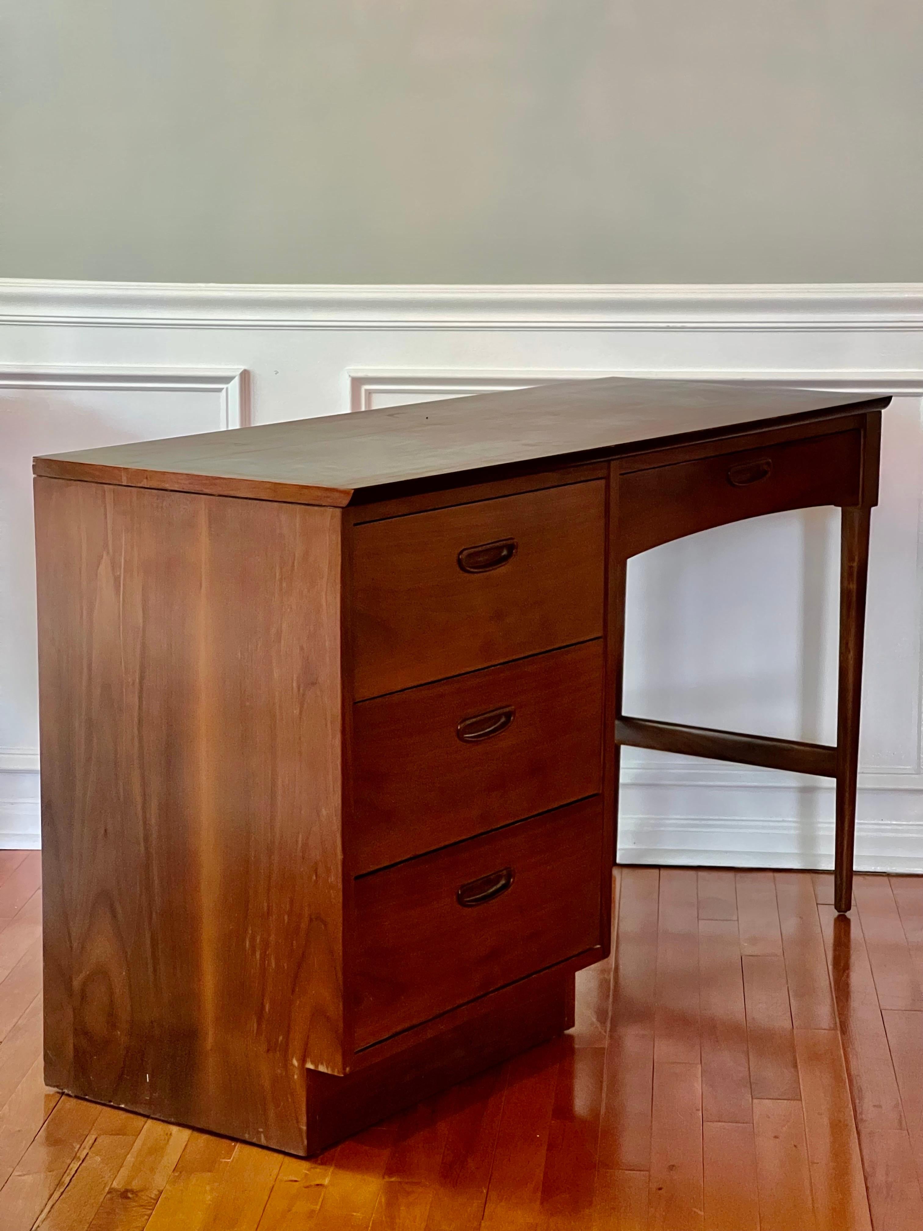 North American Lane Vintage Mid-Century Modern Walnut Desk For Sale
