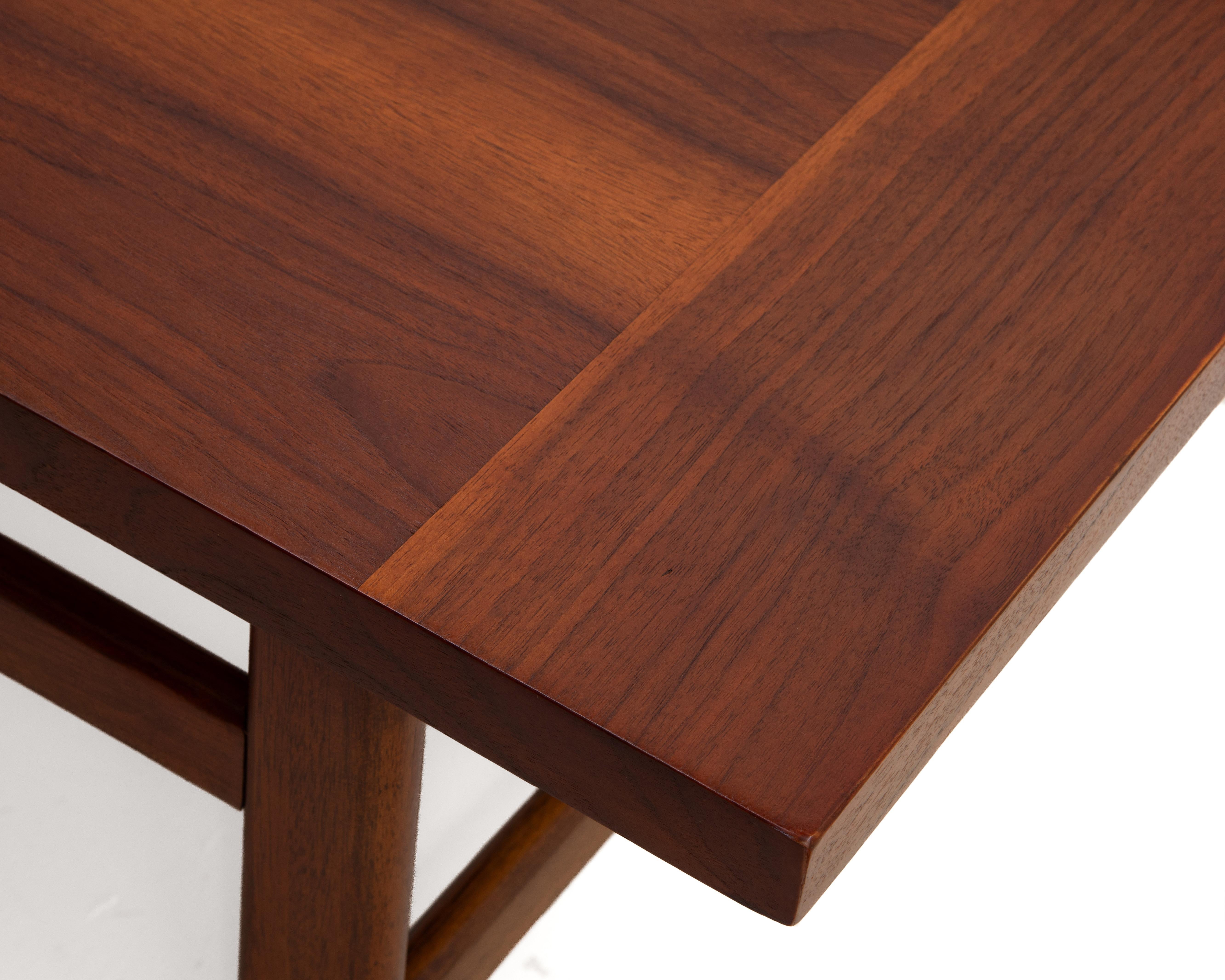 Lane Maid s Table Cocktail Tables en noyer anciennement restaurée en vente 3