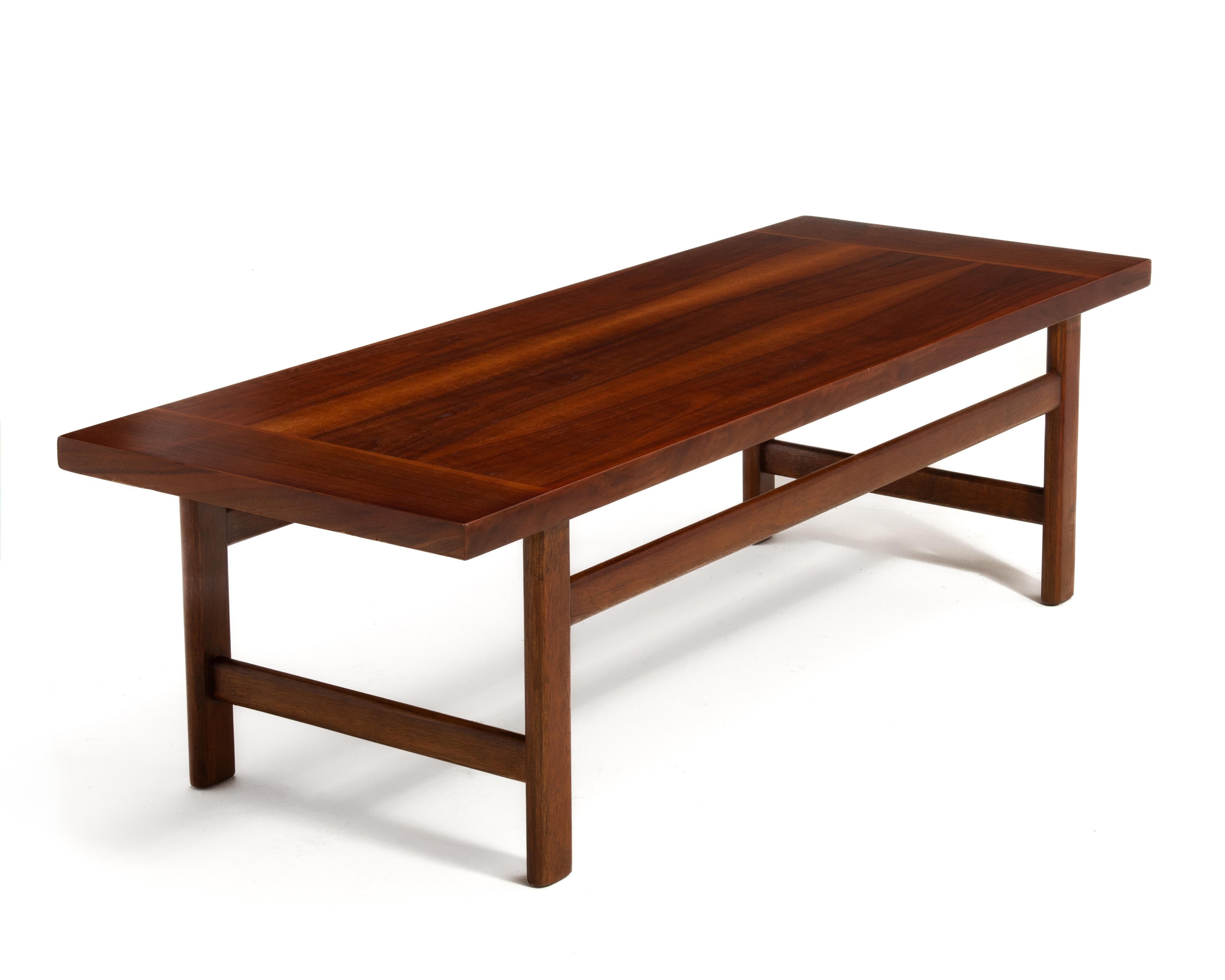 Américain Lane Maid s Table Cocktail Tables en noyer anciennement restaurée en vente