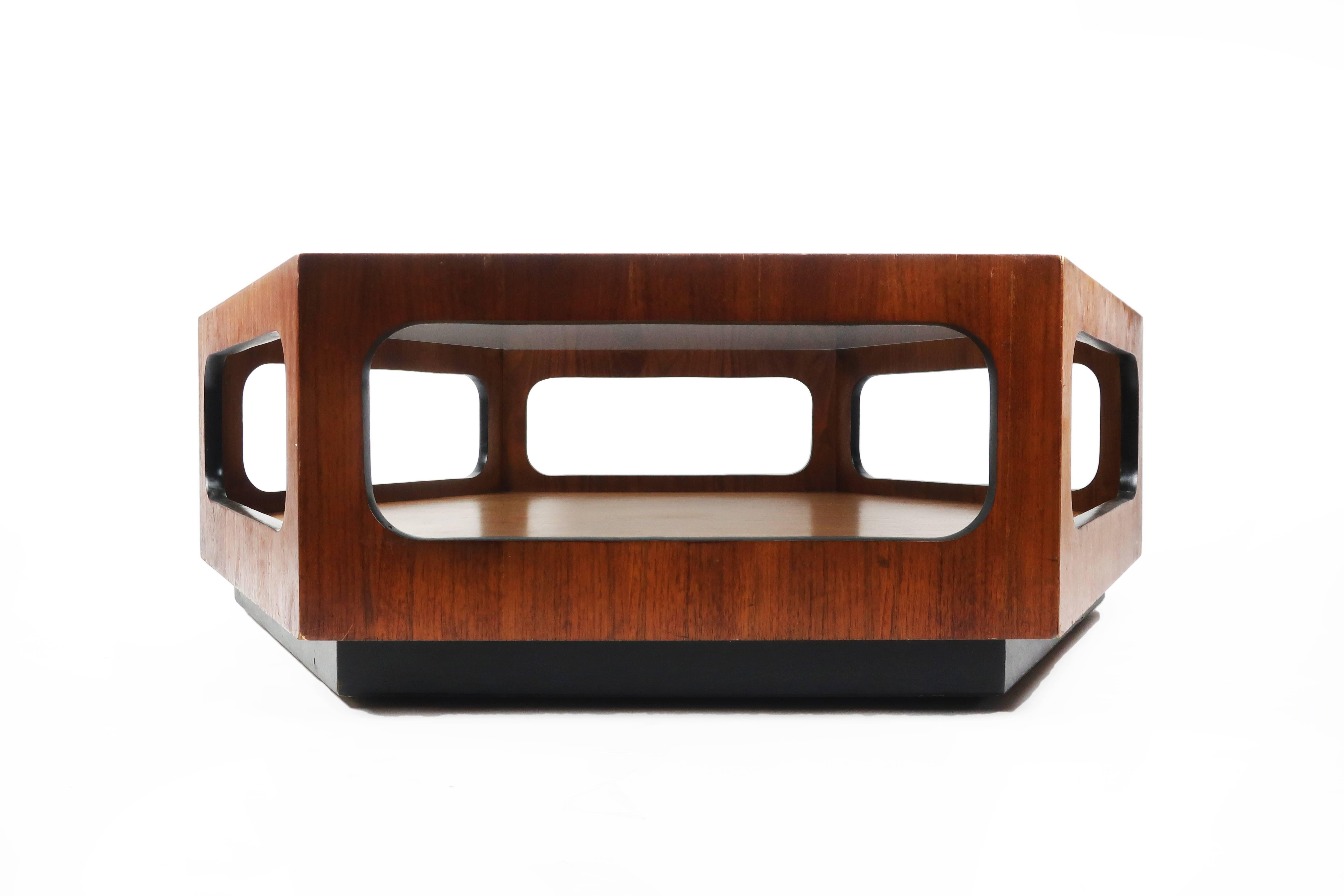 Classics 1970s style in this vintage lane walnut and smoked glass hexagonal coffee table. Perfect for taking you back to the days of hiding out in your family’s basement with your friends. The glass and wood are in very great vintage condition,