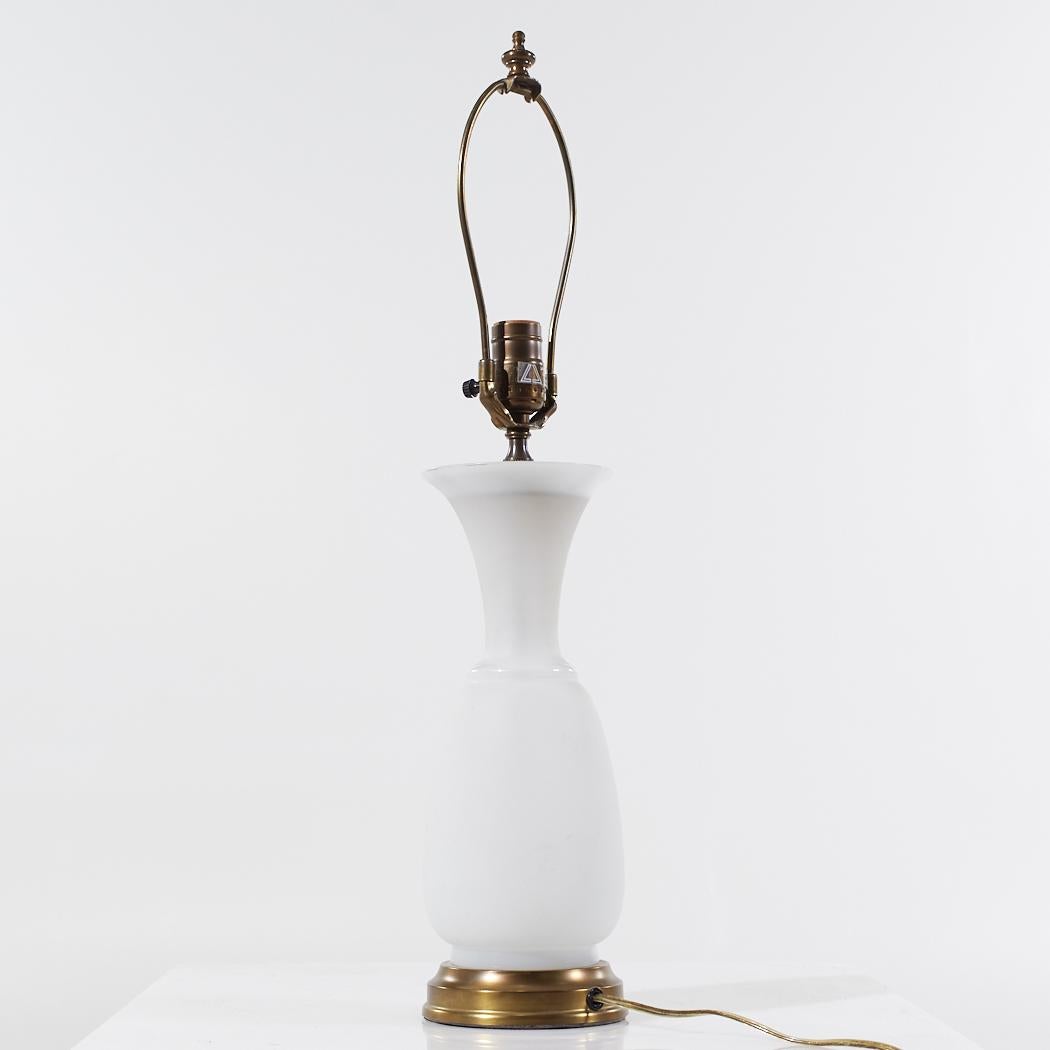 Lang Levin Studios, Tischlampe aus weißem Glas (Moderne) im Angebot
