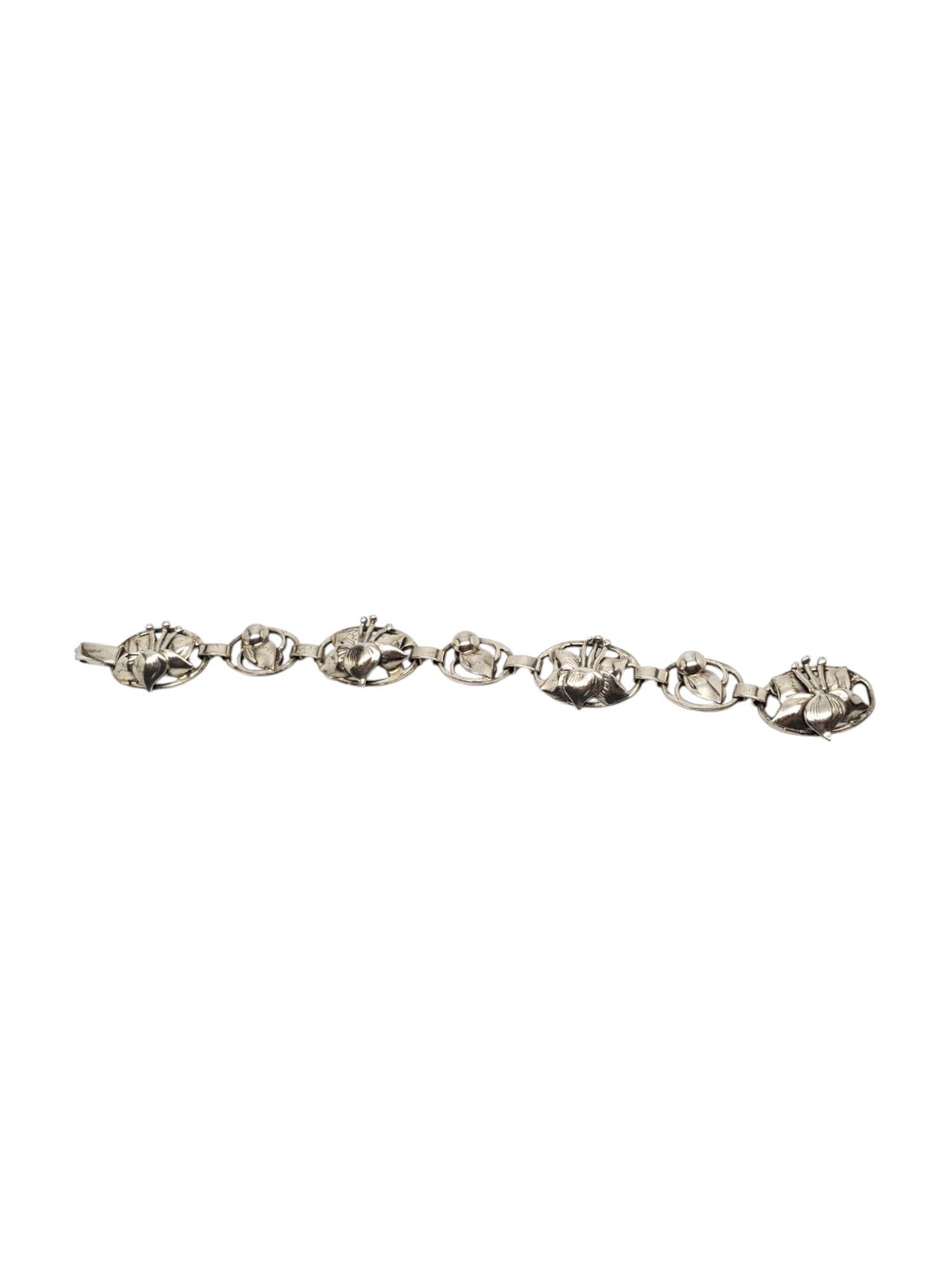 LANG Sterling Silver Floral Oval Link Bracelet #17614 In Good Condition For Sale In Washington Depot, CT