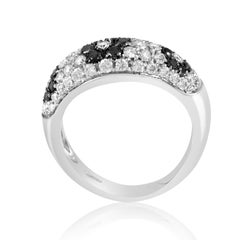 Lani Fratelli Women's 18 Karat Gold Black and White Diamond Flower Band Ring