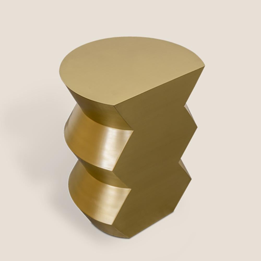 Side table Lansman all in solid brass
in aged finish, weight: 25 kilos.