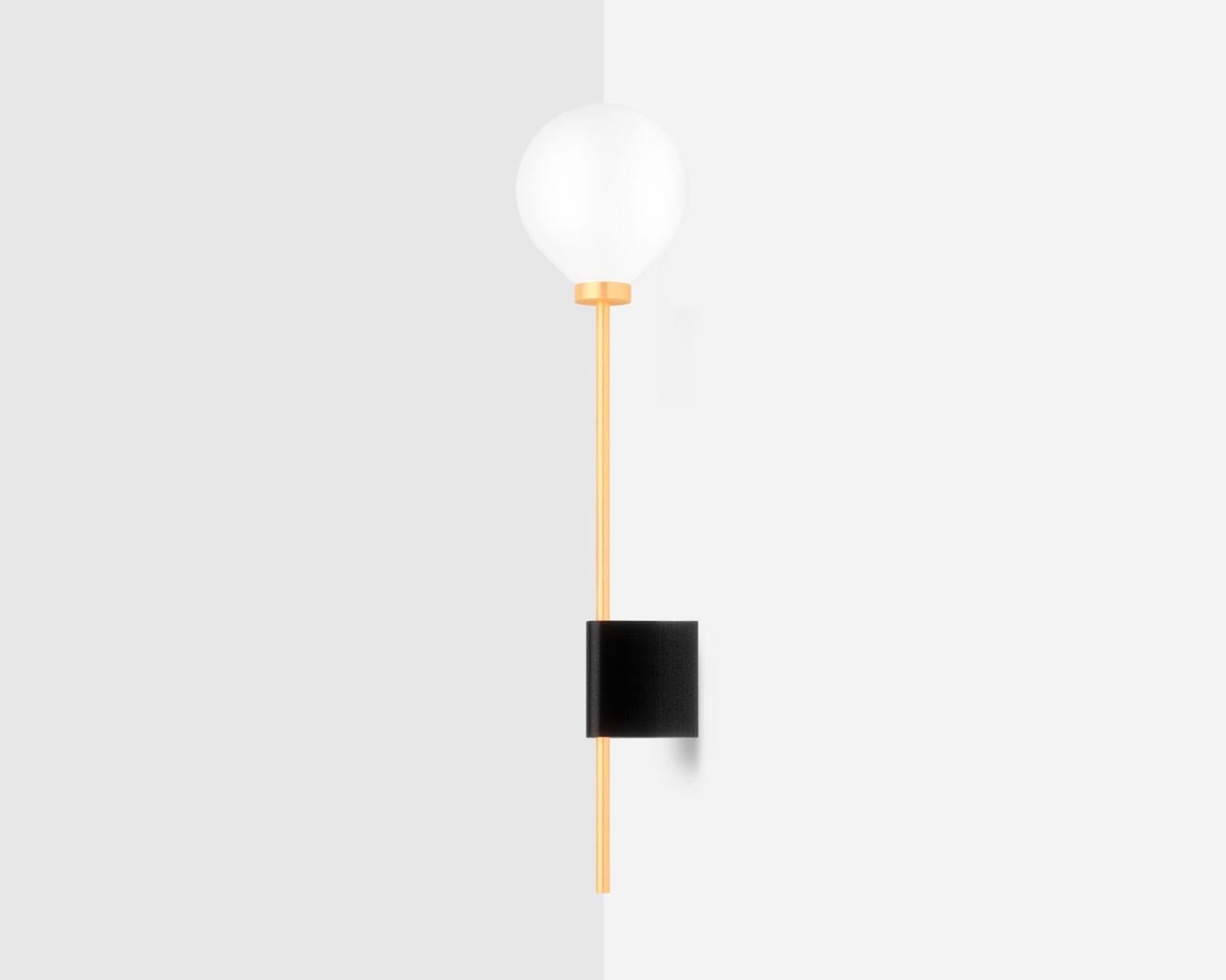 Lanta is a Minimalist sconce / wall lamp designed by Wishnya Design Studio.
Brass.

Two finishes: white marble or black granite

Measures: 57 x 15 x 12.5 cm
LED G4 35W 220V (dimmable) - US compatible.