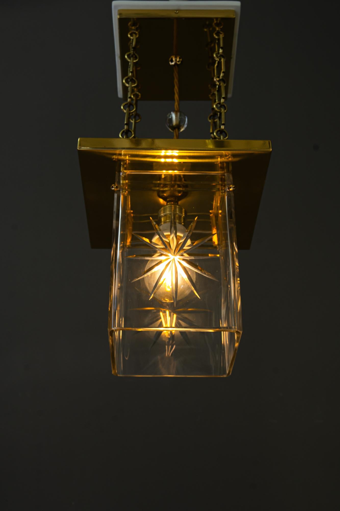 Farol art deco con pantalla original de cristal tallado antiguo viena alrededor de 1920 en venta 2