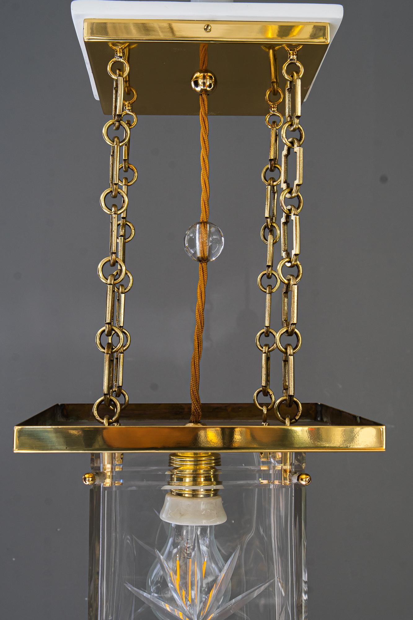 Farol art deco con pantalla original de cristal tallado antiguo viena alrededor de 1920 Austríaco en venta