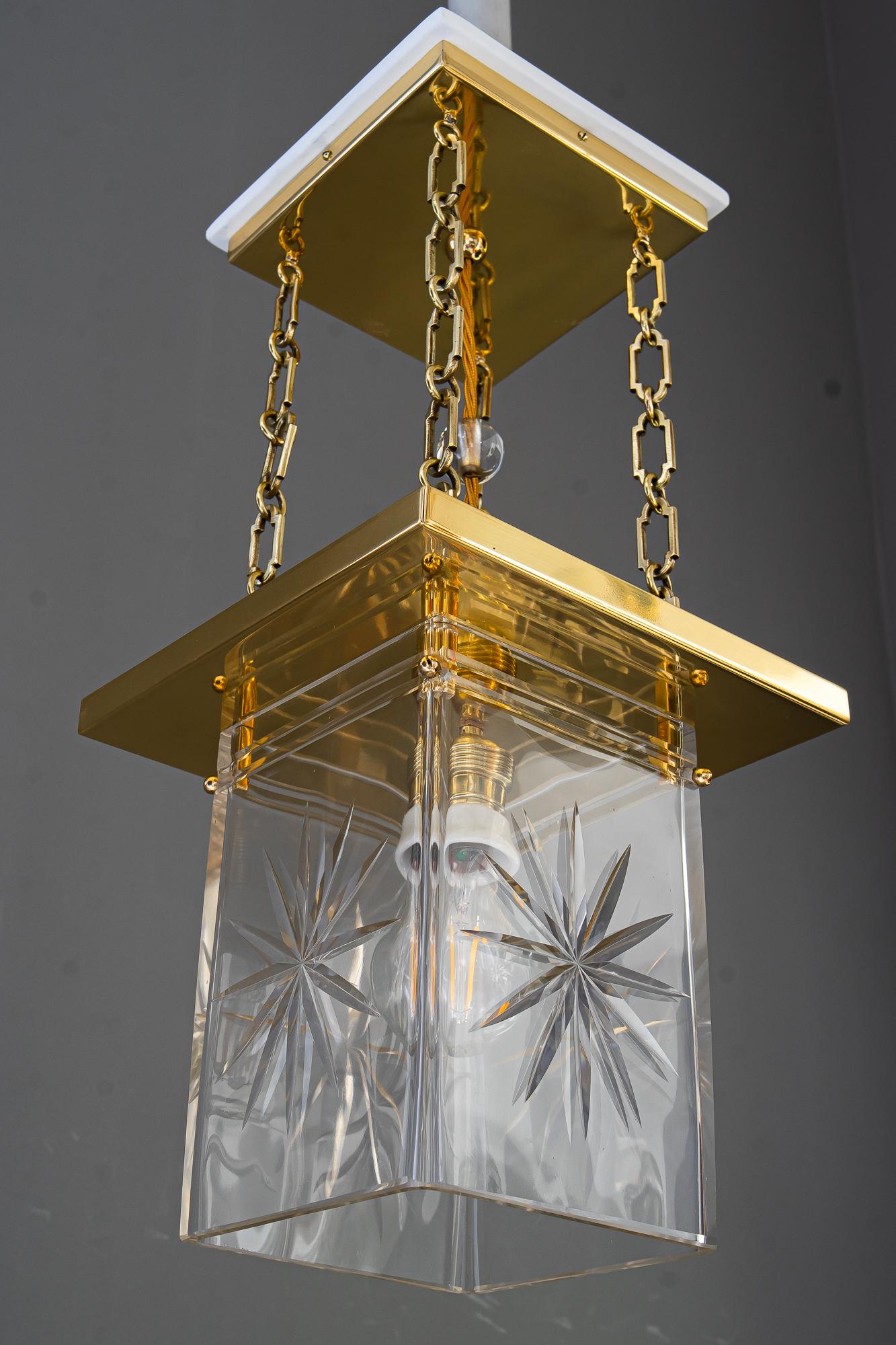 Farol art deco con pantalla original de cristal tallado antiguo viena alrededor de 1920 Latón en venta