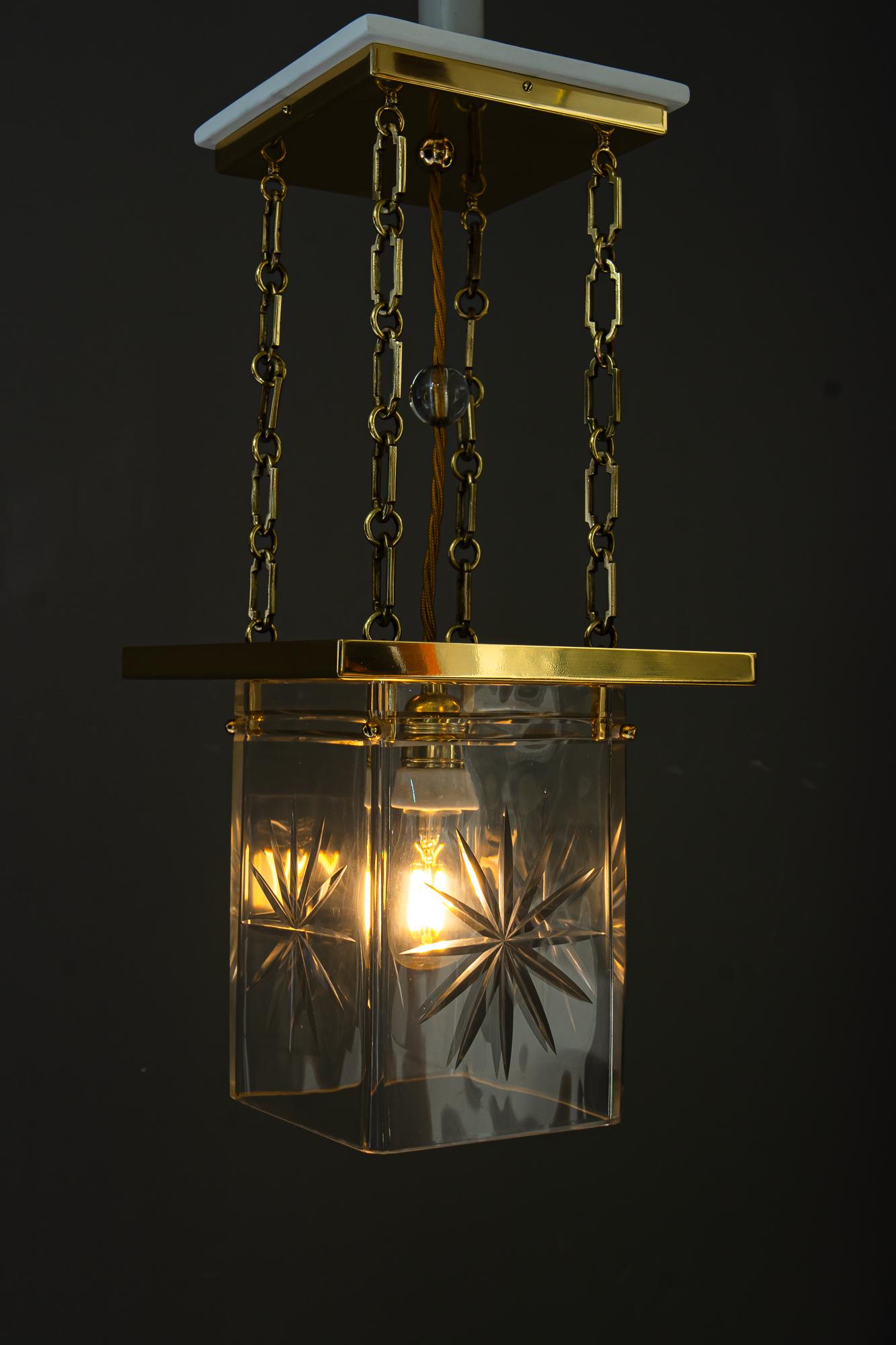 Farol art deco con pantalla original de cristal tallado antiguo viena alrededor de 1920 en venta 1