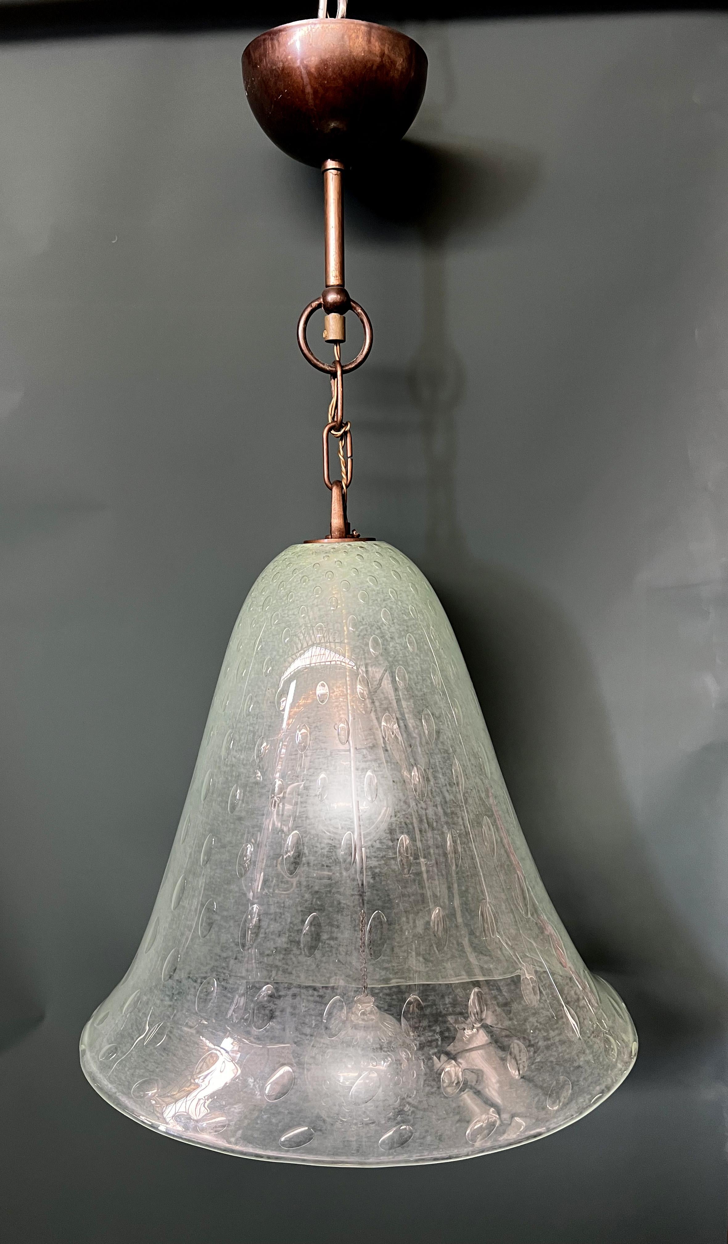 Une magnifique lampe suspendue de la maison de verre italienne Barovier&Toso. Il s'agit d'une de leurs conceptions documentées appelée 