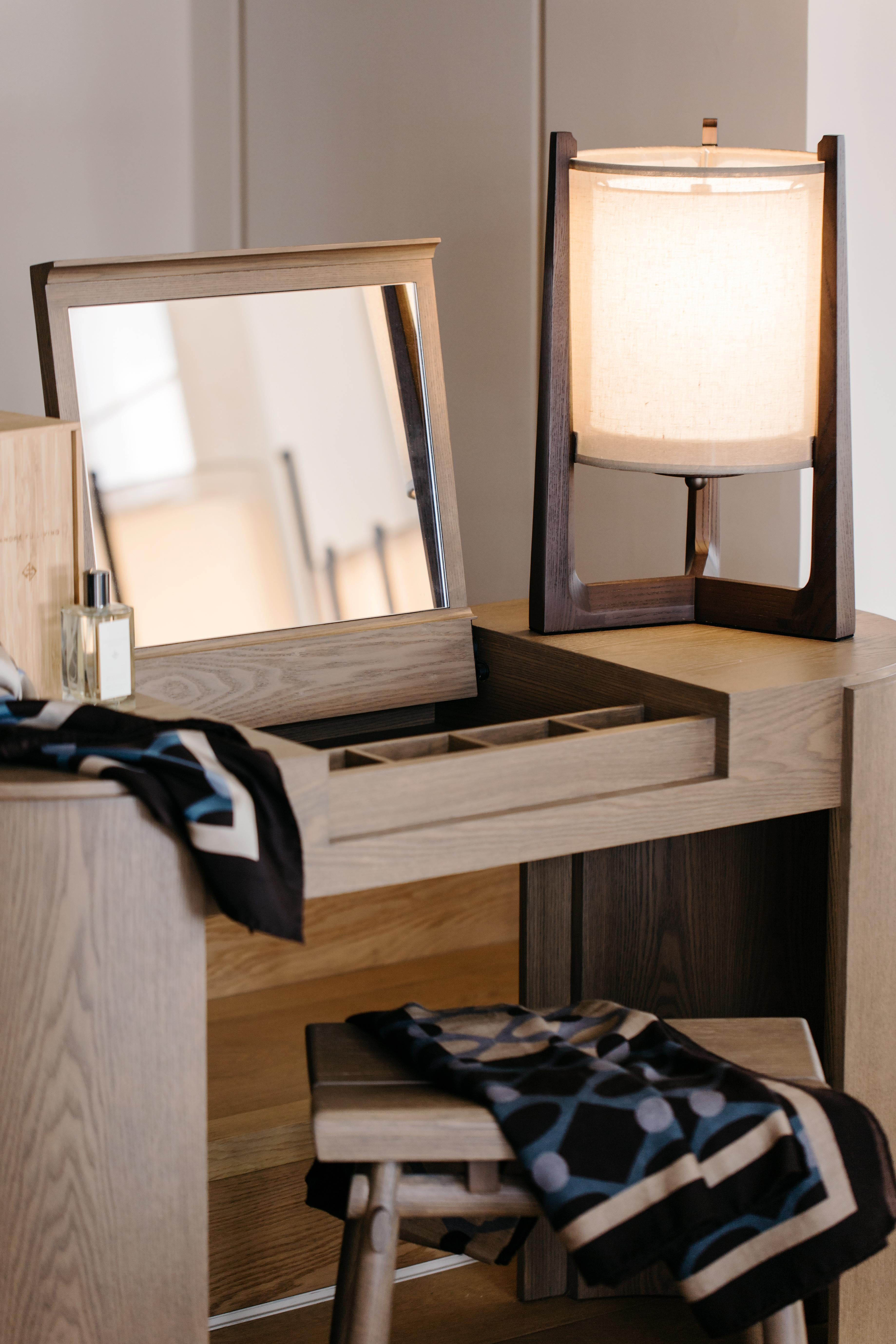 Lámpara de mesa redonda de madera para mesilla de noche Lantern By André Fu Living en venta 2