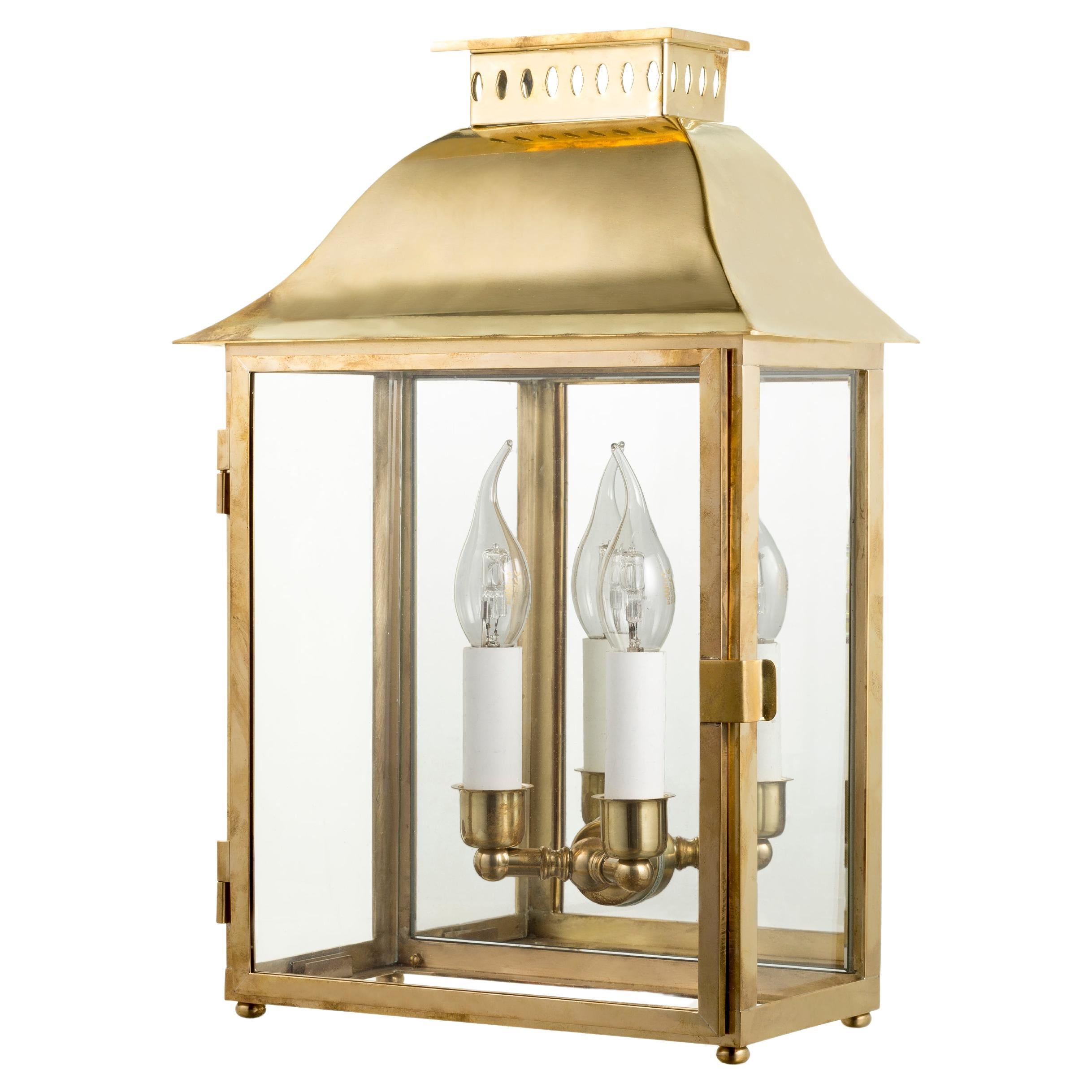 Lanterna da parete in ottone Eden con due lampade For Sale