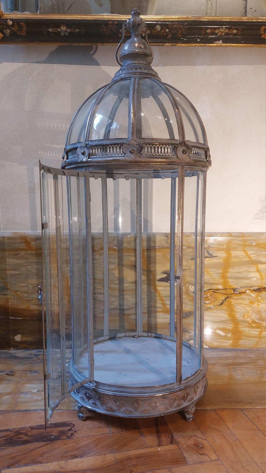 Patinated and embossed glass and metal lantern in various patterns In Good Condition For Sale In Milano, IT