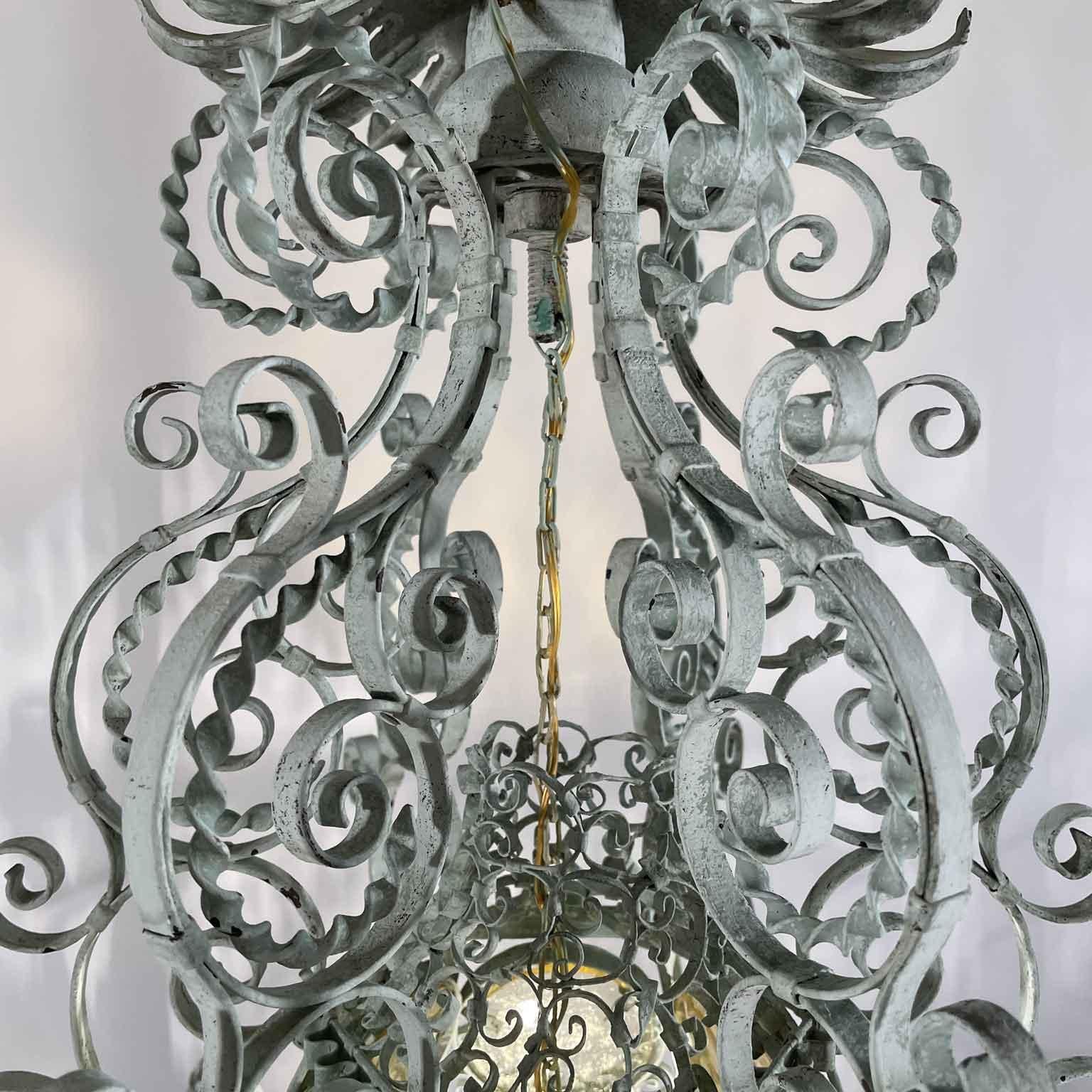 Farol Italiano De Principios De 1900 En Hierro Forjado Luz Verde Y Vidrios De Ámbar 20th Century en venta