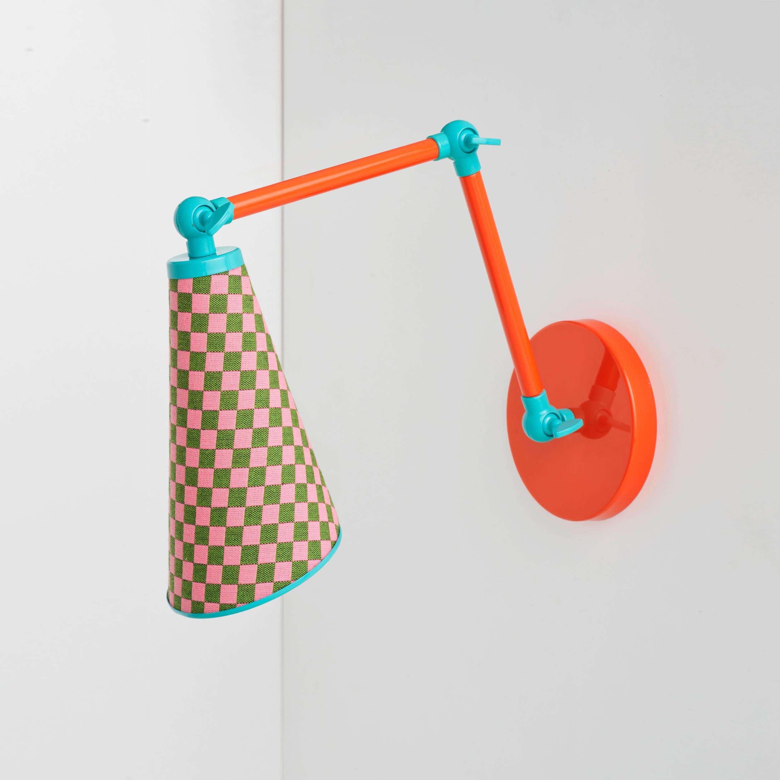 XXI secolo e contemporaneo Lanterna Sconce in rosa di Merve KAHRAMAN, tessuto a scacchi e metallo verniciato in vendita