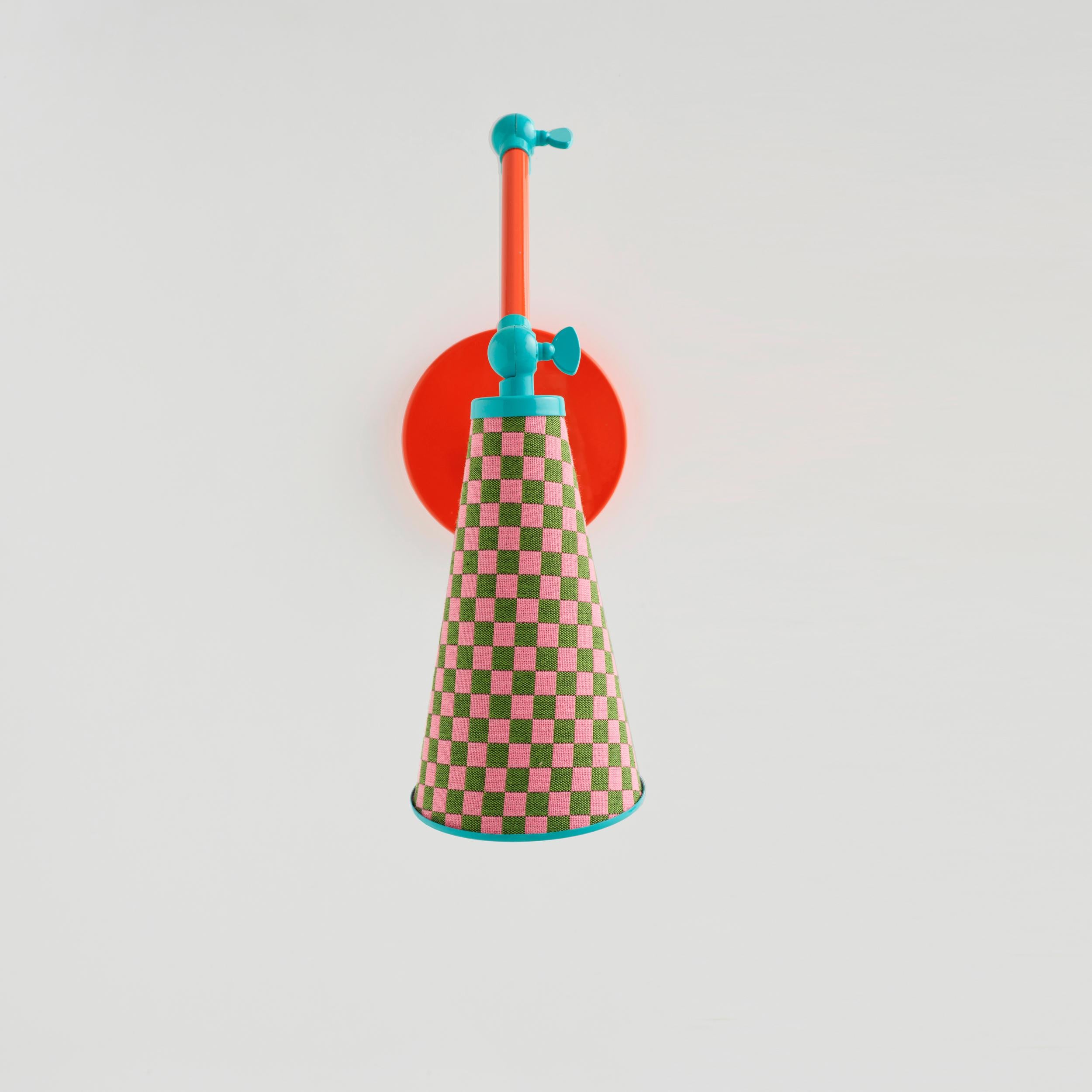 Metallo Lanterna Sconce in rosa di Merve KAHRAMAN, tessuto a scacchi e metallo verniciato in vendita