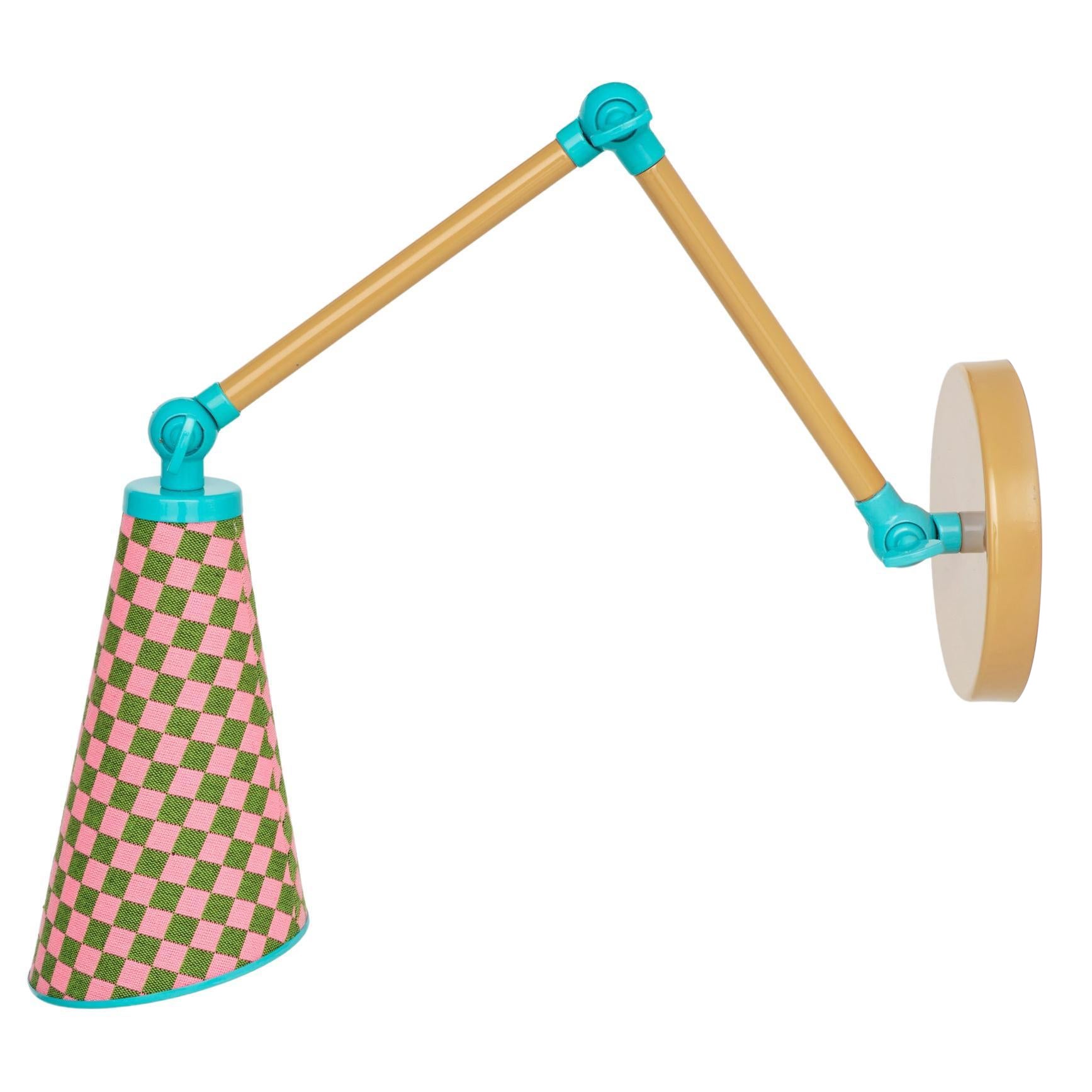 Lámpara Lanterna Rosa de Merve Kahraman, tela a cuadros y metal pintado