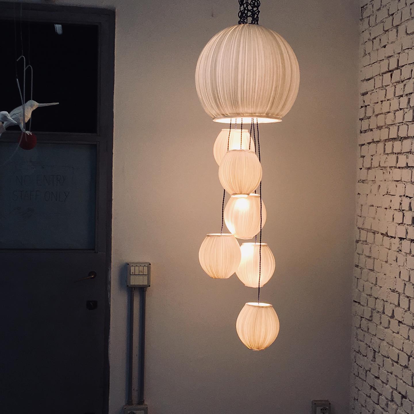 Lámpara de suspensión de papel Lanterne de Papier à êtres Posmoderno en venta