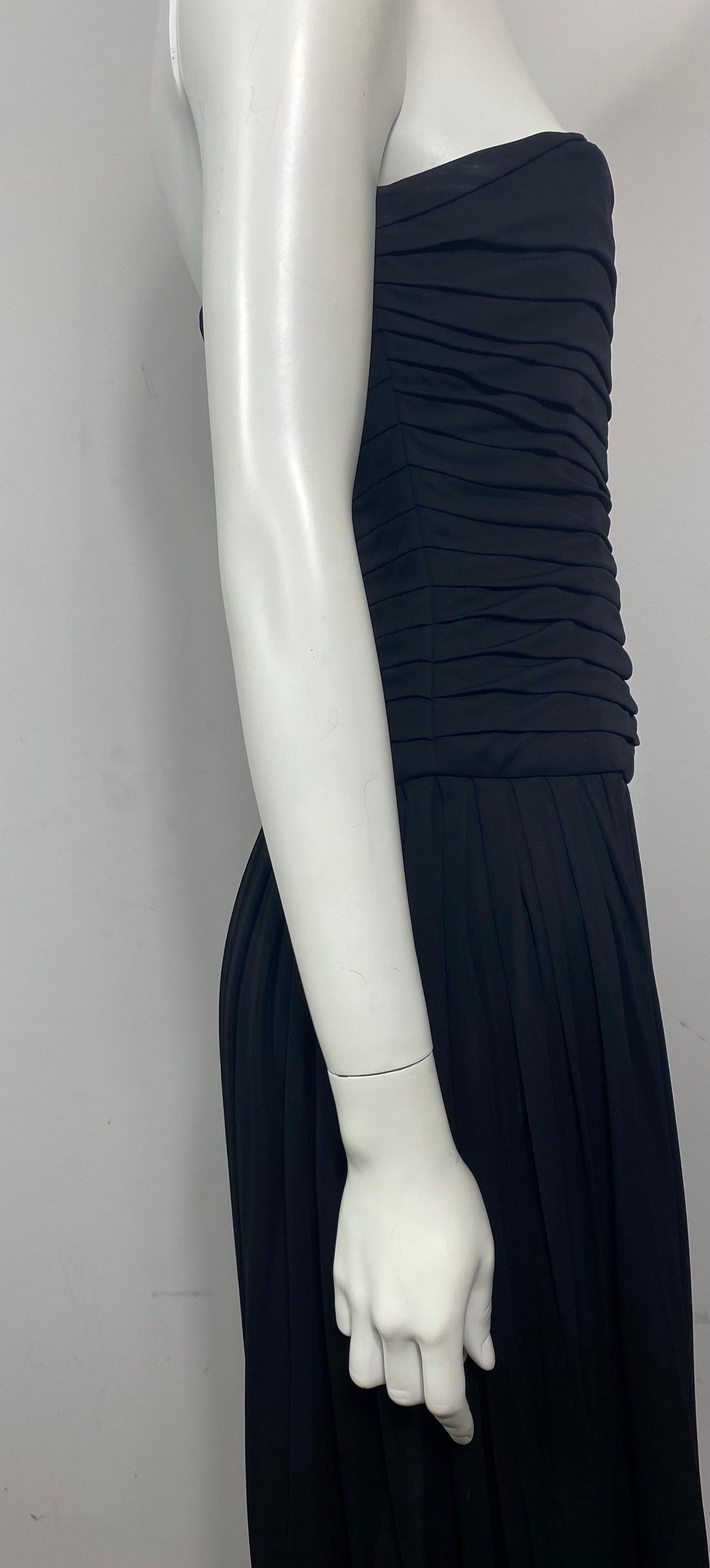 Lanvin 1970's Schwarz Verschluss Plissee Matte Jersey Trägerlos Langes Kleid-Größe 40 im Angebot 3