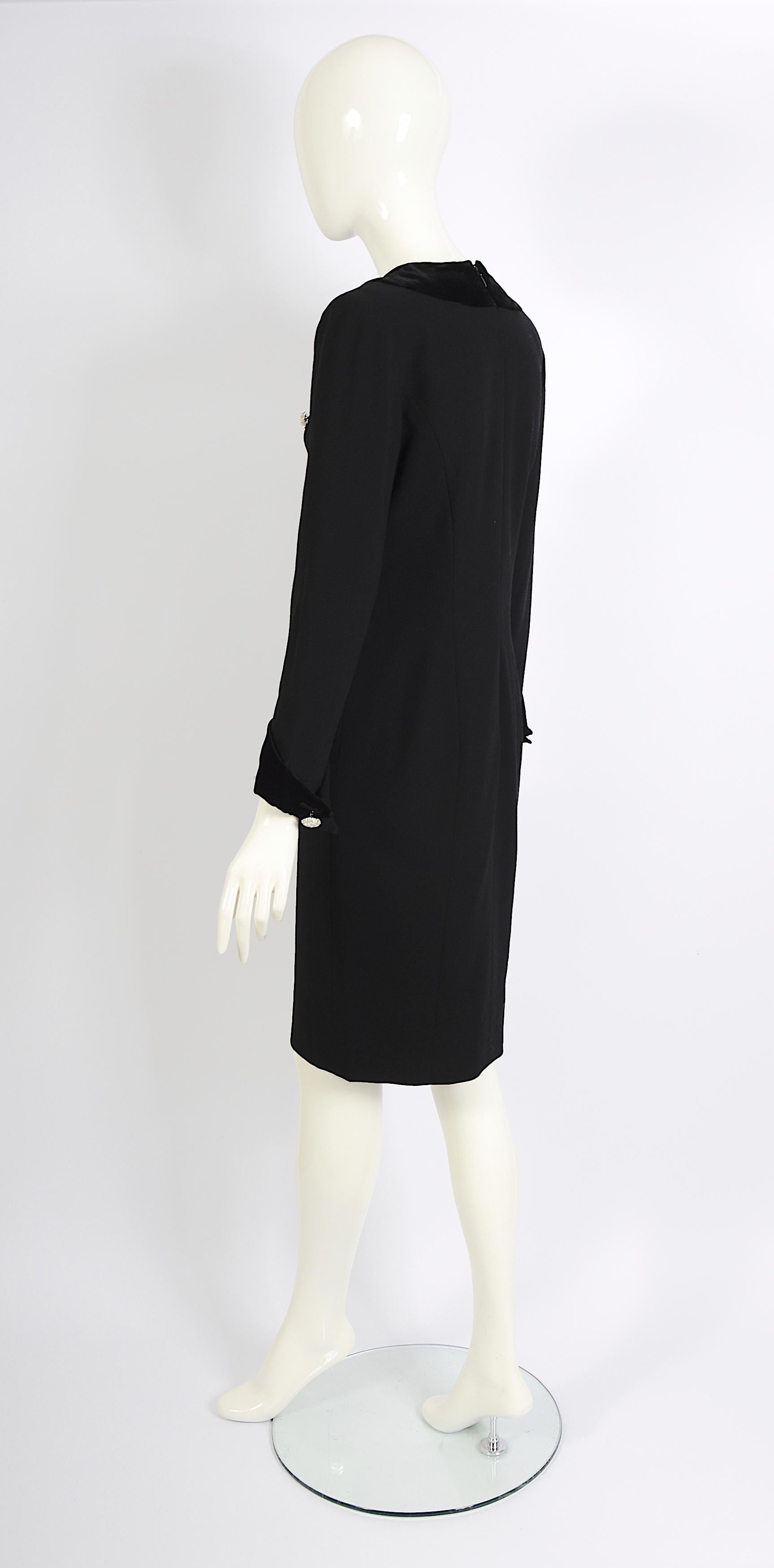 Lanvin 1980s black crepe & velvet front detail embellished rhinestones buttons In Excellent Condition For Sale In Antwerpen, Vlaams Gewest