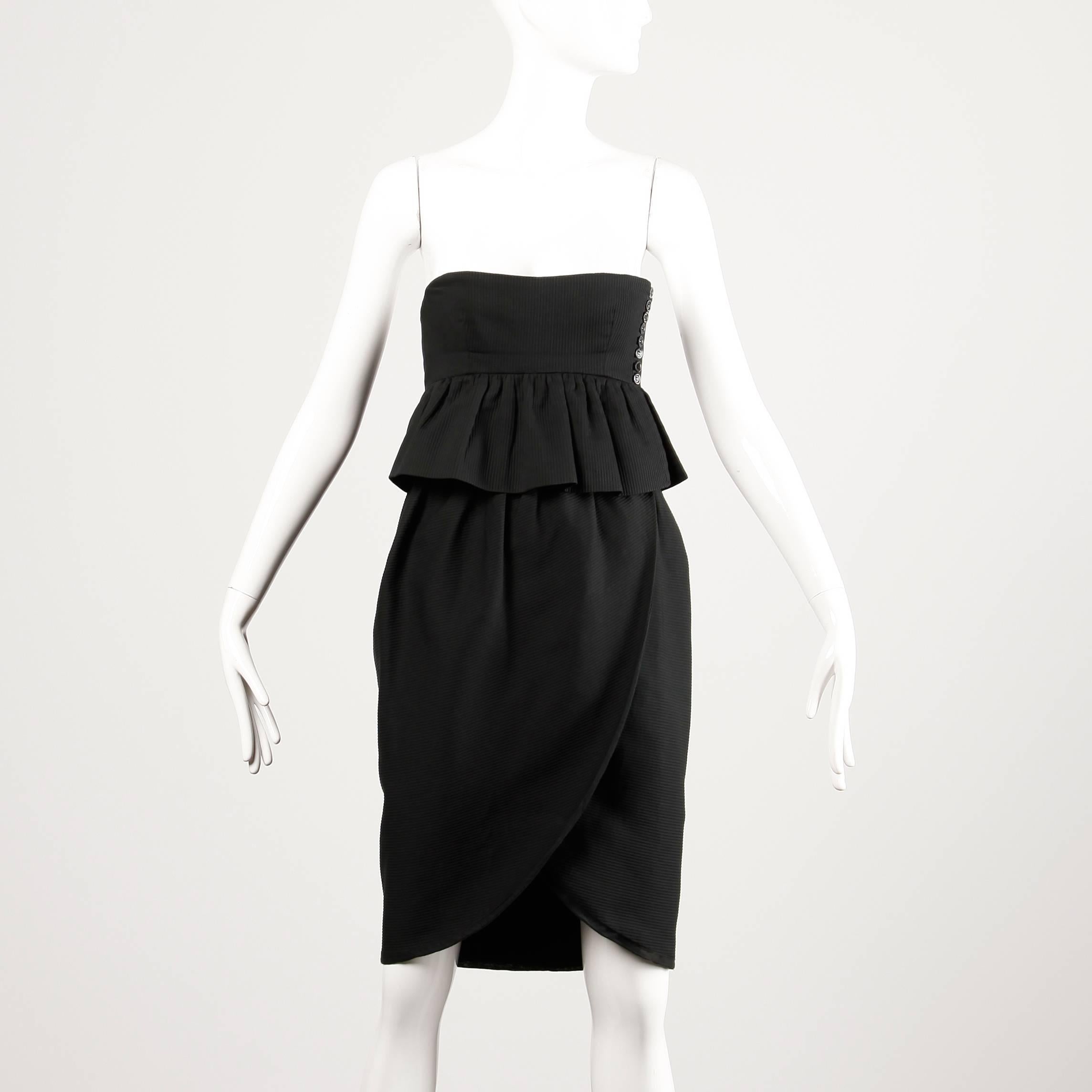Noir Lanvin - Petite robe noire vintage sans bretelles avec péplum, années 1980 en vente