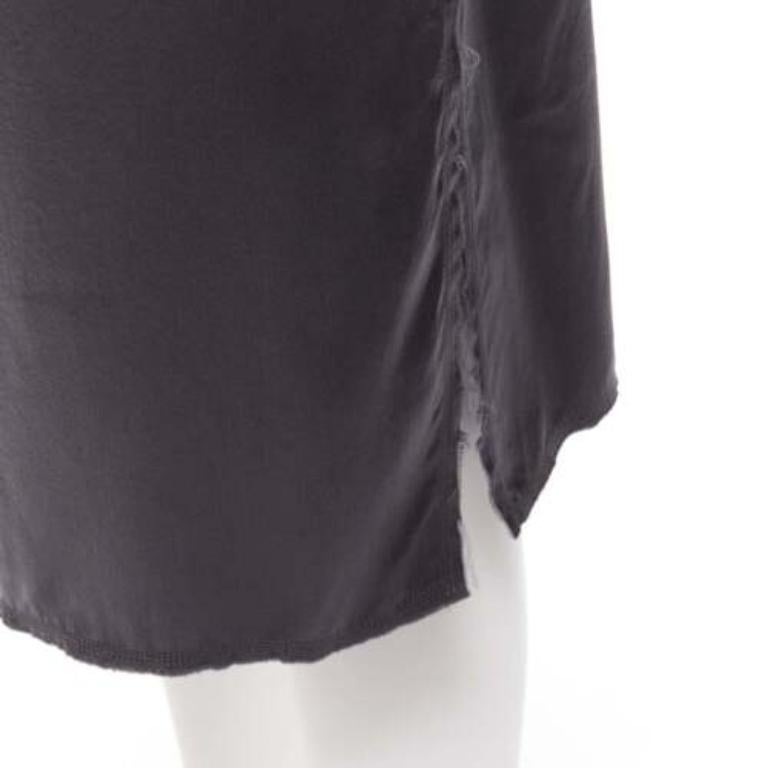 LANVIN 2004 100% seta grigio tessuto grezzo con bottoni gonna midi a vita bassa  FR38 M
Riferimento: CELG/A00265
Marchio: Lanvin
Designer: Alber Elbaz
Collezione: 2004
Materiale: Seta
Colore: Grigio
Modello: Tinta unita
Chiusura: bottone
Dettagli