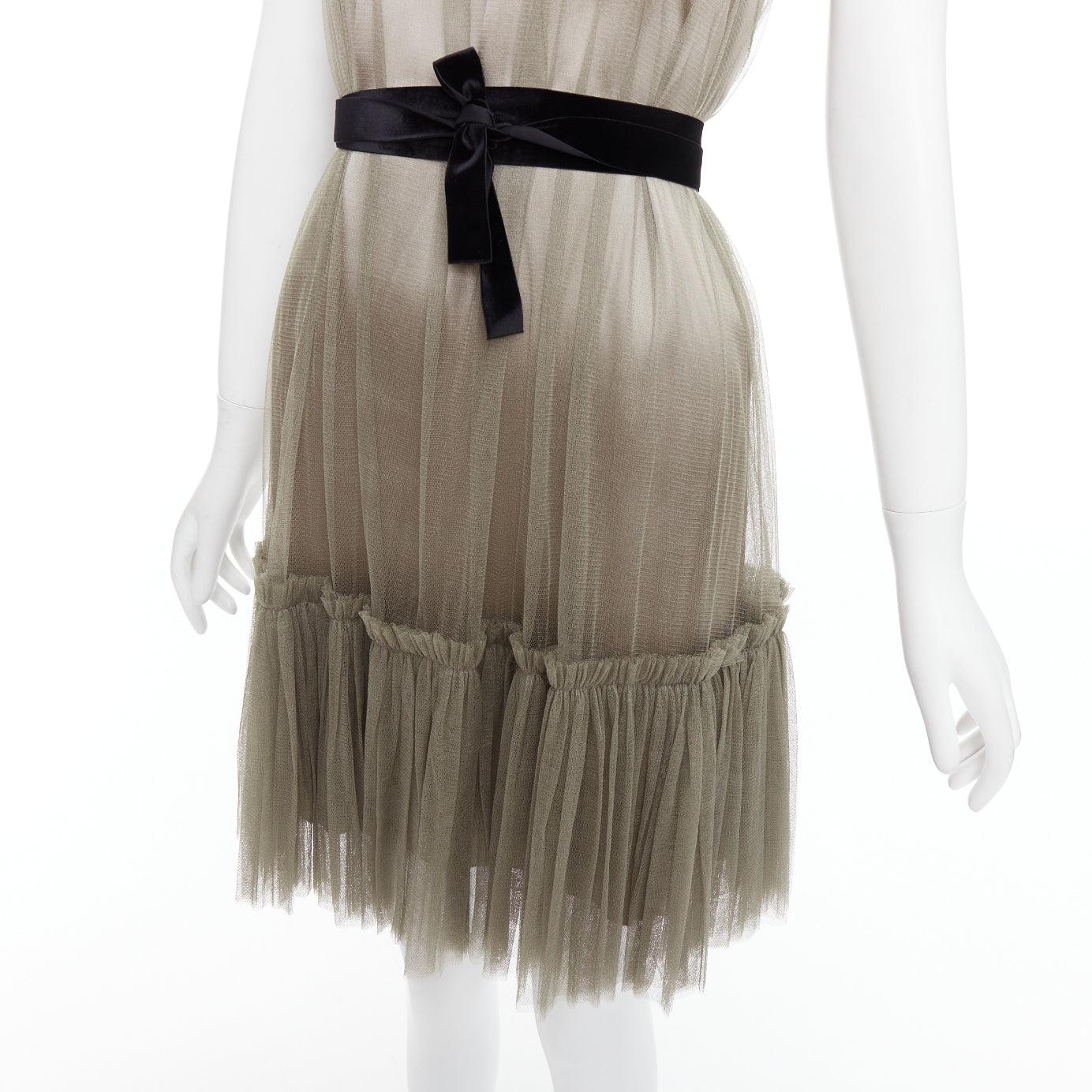 LANVIN 2006 100% silk olive green sheer tulle belted cocktail dress FR36 S
Reference: TGAS/E00539
Brand: Lanvin
Designer: Alber Elbaz
Collection: 2006
Material: Silk
Color: Khaki
Pattern: Solid
Closure: Slip On
Lining: Khaki Silk
Extra Details: Can