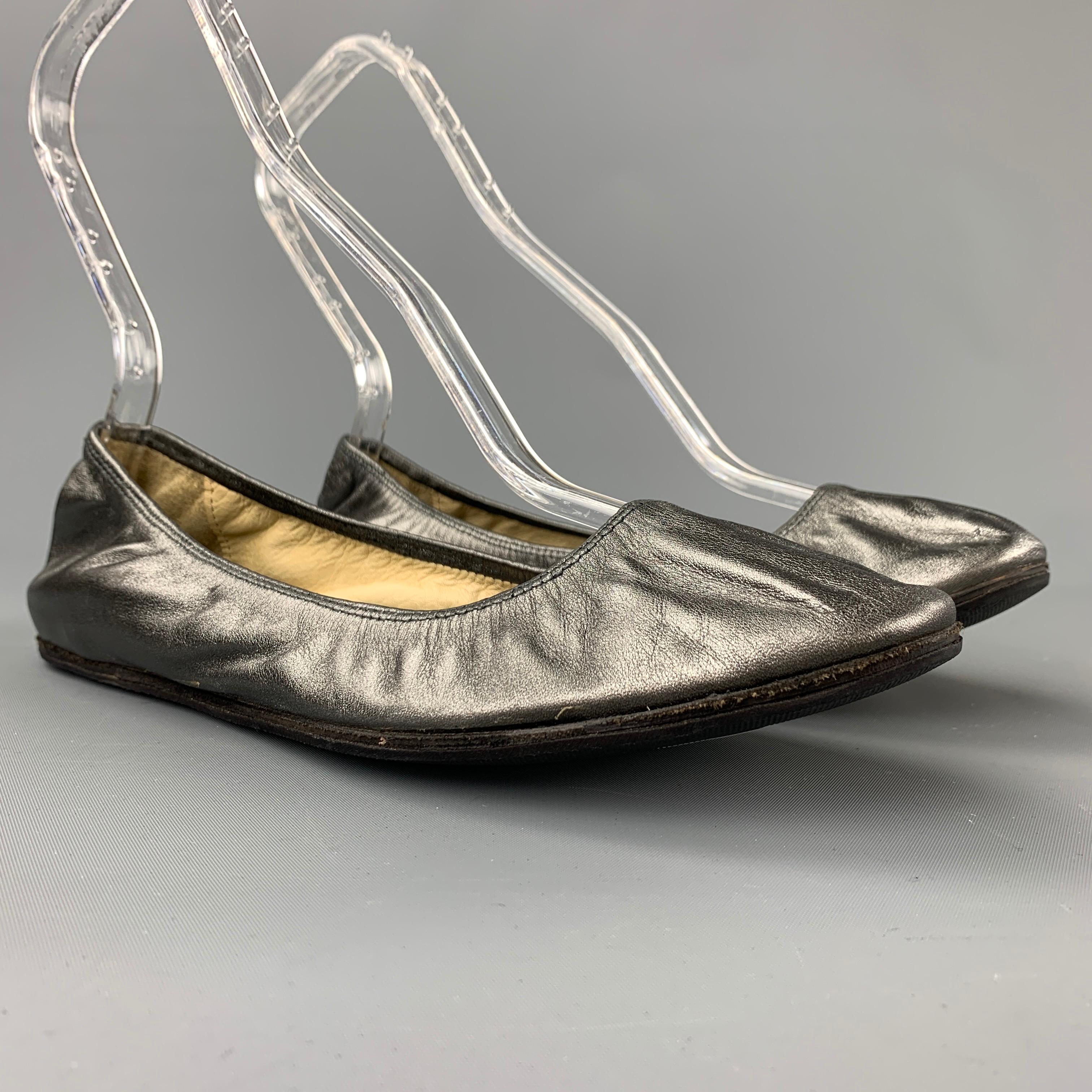 LANVIN 2007 flats comes in a silver leather featuring a ballet style. 

Good Pre-Owned Condition.
Marked: No size visible

Outsole: 9.5 in. x 3 in. 