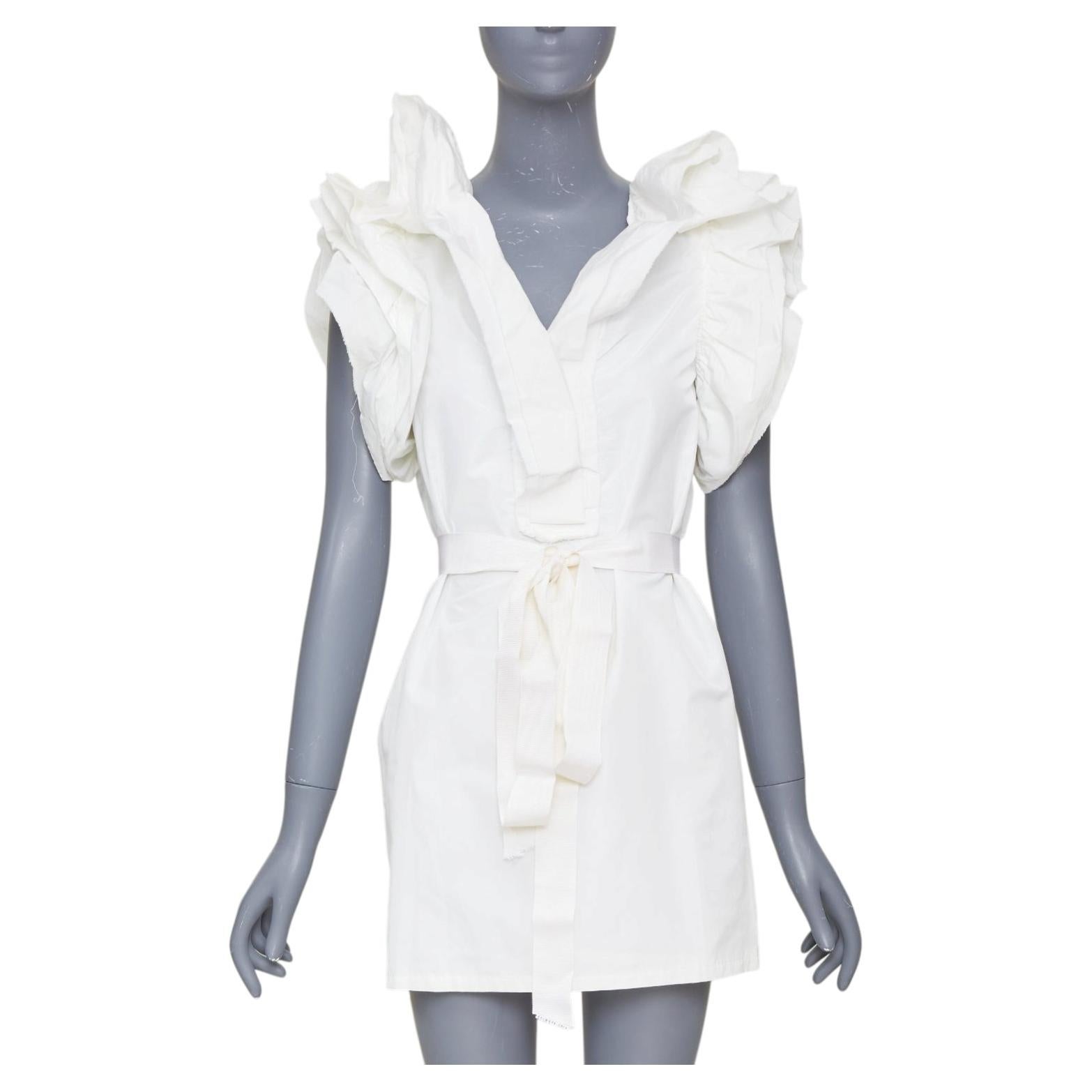 LANVIN 2008 : robe de mariée de défilé en coton, avec encolure croisée et manches à volants superposés, taille FR36 S en vente