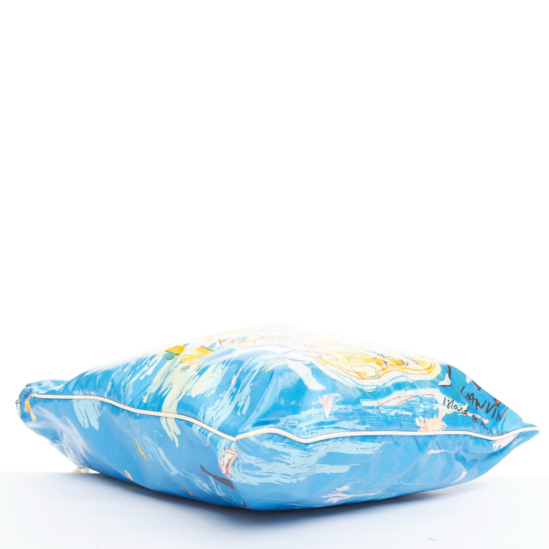 LANVIN 2009 - Sac fourre-tout en toile laminée avec impression de dessins animés et de chants bleus en vente 1