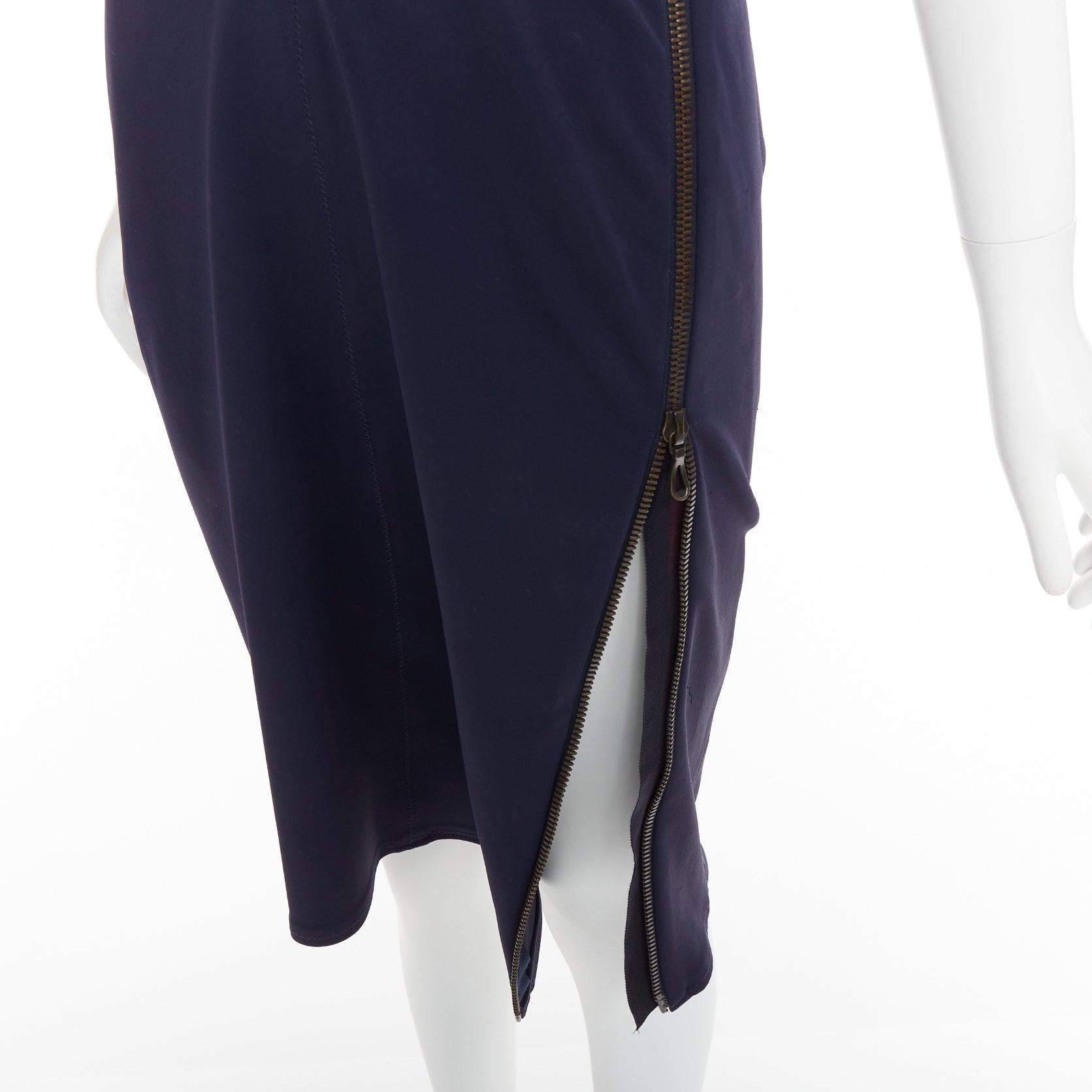 LANVIN 2011 Alber Elbaz abito dolman con scollo a V e zip laterale FR40 L.
Riferimento: CAKK/A00033
Marchio: Lanvin
Designer: Alber Elbaz
Collezione: 2011
Materiale: Poliammide, misto
Colore: Marina Militare
Modello: Tinta unita
Chiusura: