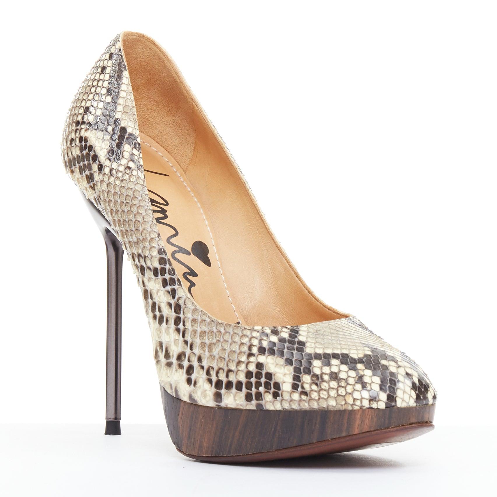 LANVIN 2011 beige scaled leather brown wood platform pumps EU36.5
Reference: LAYU/A00104
Brand: Lanvin
Designer: Alber Elbaz
Collection: 2011
Material: Leather, Wood
Color: Beige, Brown
Pattern: Animal Print
Closure: Slip On
Lining: Nude