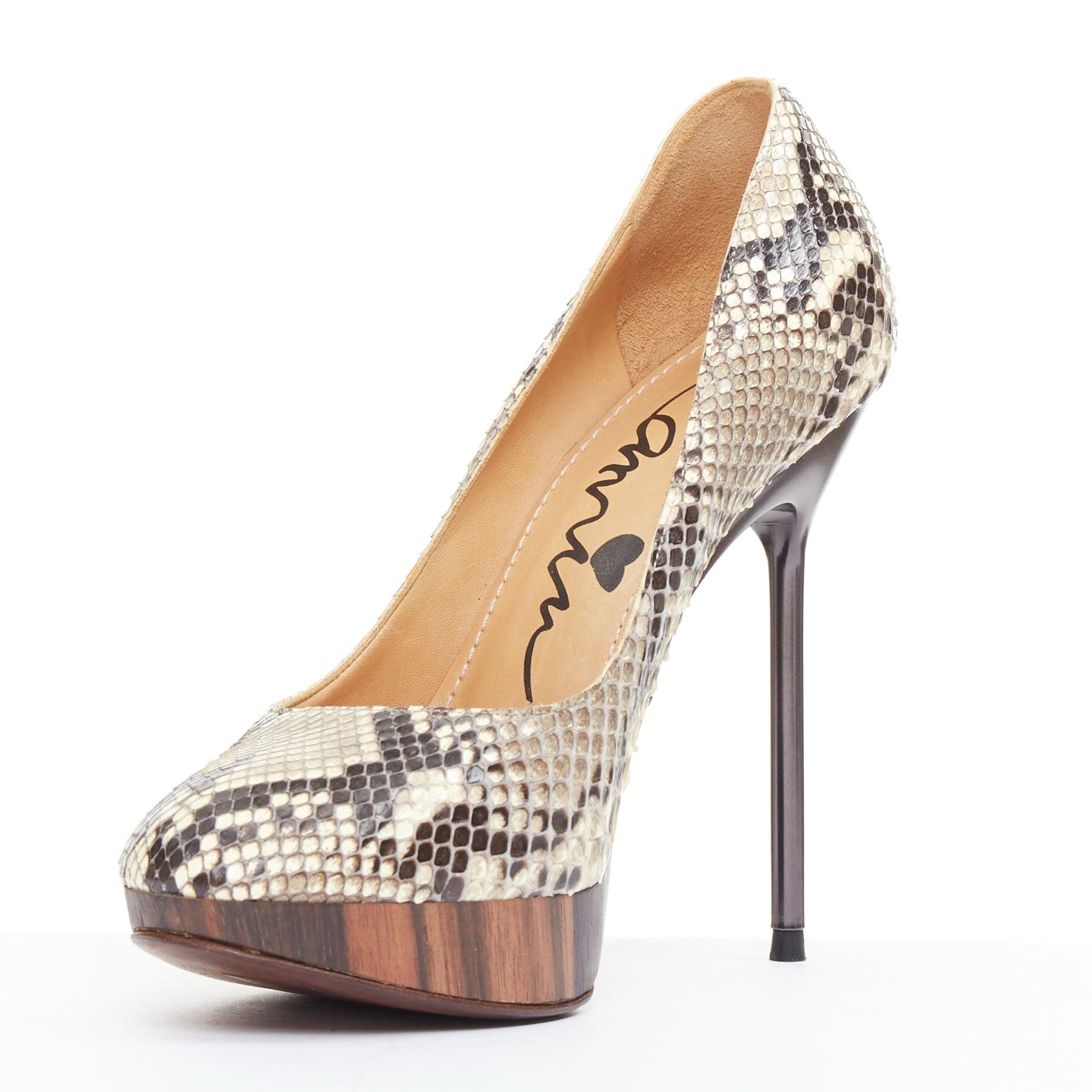 LANVIN 2011 beige scaled leather brown wood platform pumps EU36.5 In Good Condition For Sale In Hong Kong, NT