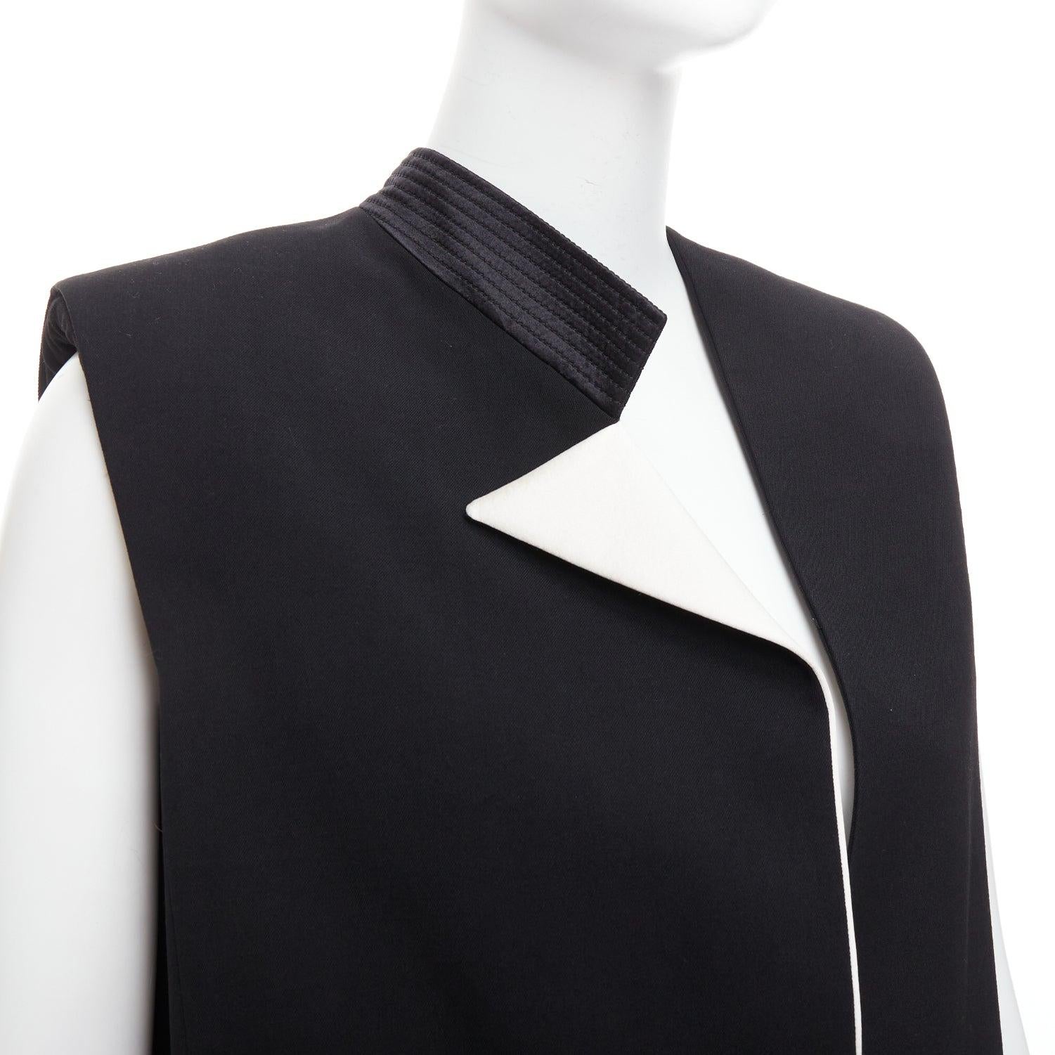 LANVIN 2013 black cream wool silk trimmed padded boxy vest FR36 S
Reference: NKLL/A00333
Brand: Lanvin
Designer: Alber Elbaz
Collection: 2013
Material: Wool, Blend
Color: Black, Cream
Pattern: Solid
Closure: Snap Buttons
Lining: Black Fabric
Extra