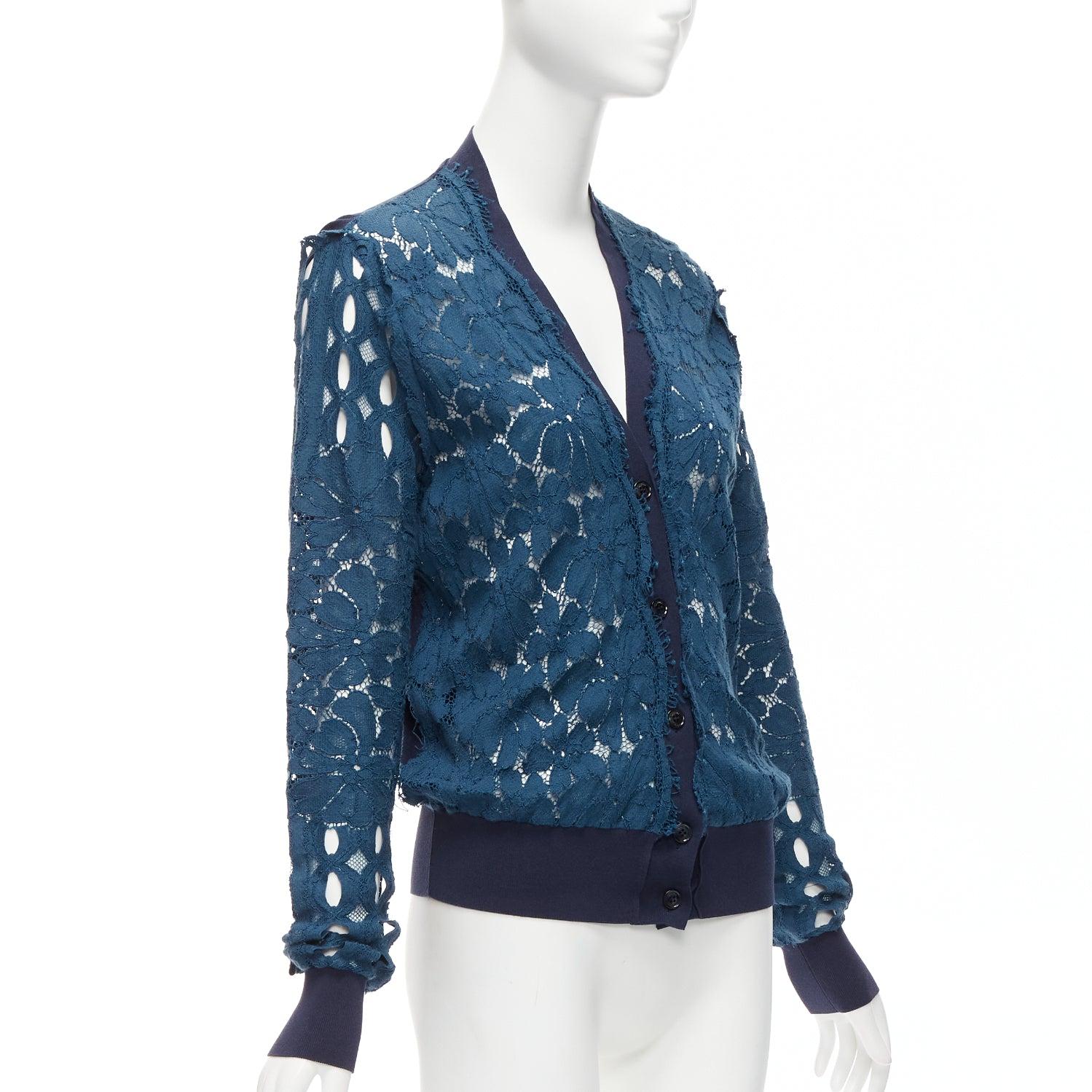 LANVIN 2015 - Cardigan col V à manches longues en coton de soie bleue avec dentelle florale transparente S Pour femmes en vente