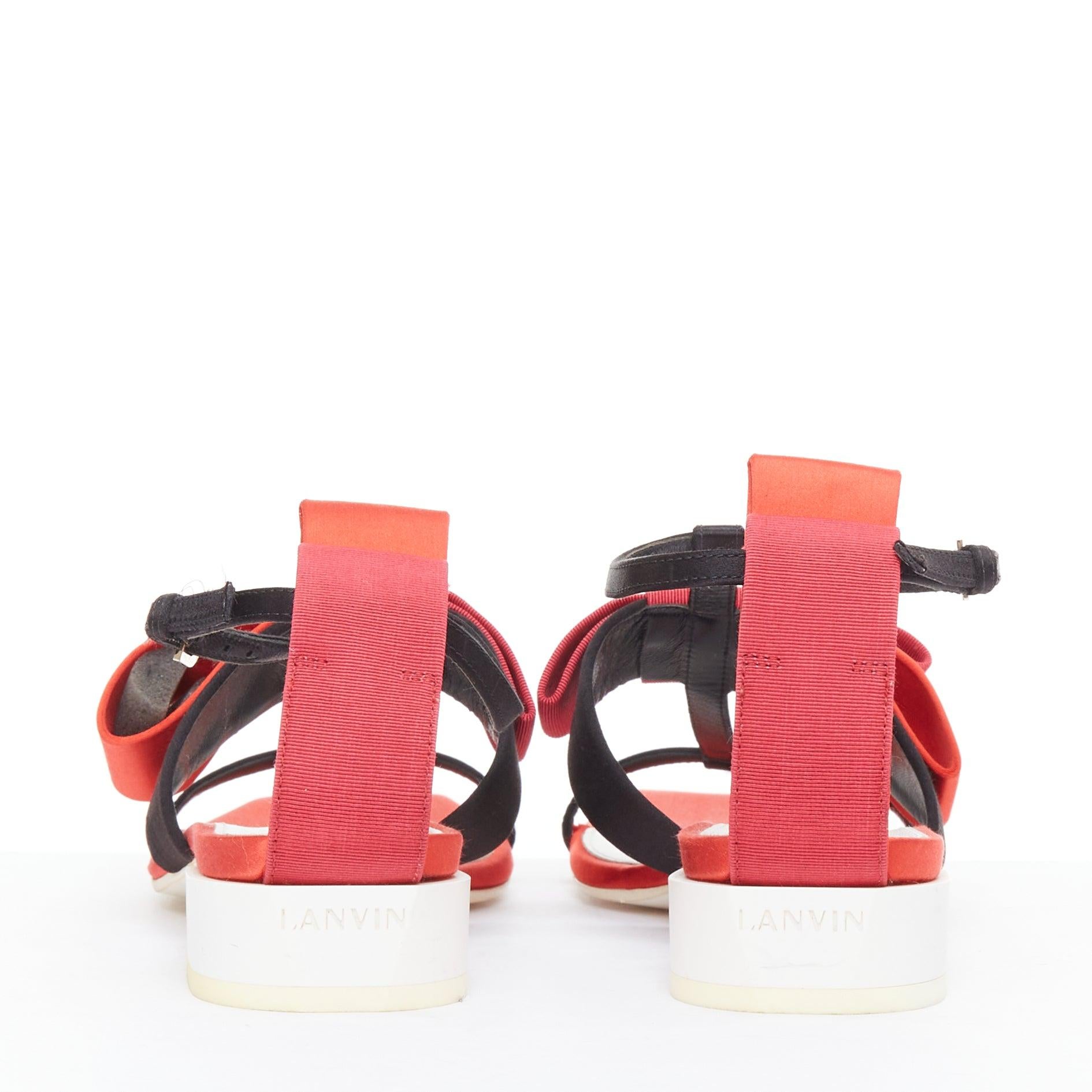 Donna LANVIN 2018 Runway bow embellished red satin T-strap chunky sandals EU37 in vendita