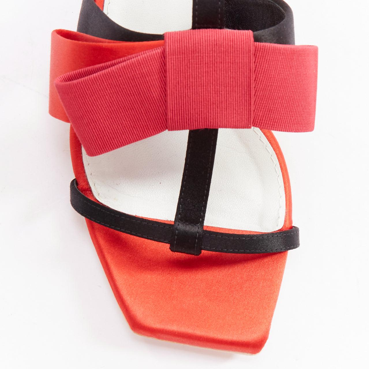 LANVIN 2018 Runway bow embellished red satin T-strap chunky sandals EU37 in vendita 1