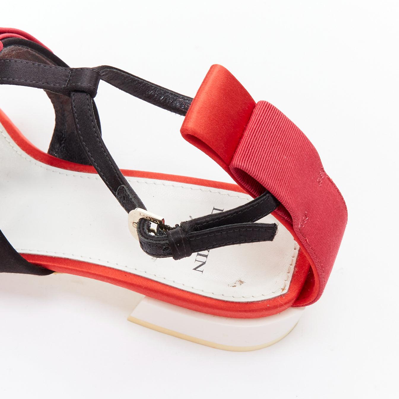 LANVIN 2018 Runway bow embellished red satin T-strap chunky sandals EU37 in vendita 3