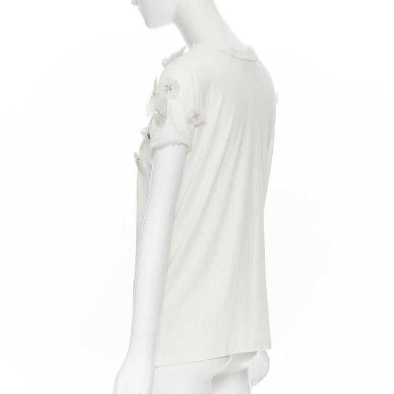 LANVIN ALBER ELBAZ Collection Blanche, tshirt in seta bianca con fiori di cristallo e perle XS in vendita 1
