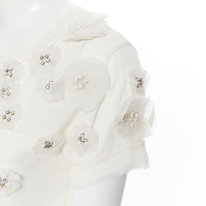 LANVIN ALBER ELBAZ Collection Blanche, tshirt in seta bianca con fiori di cristallo e perle XS in vendita 2