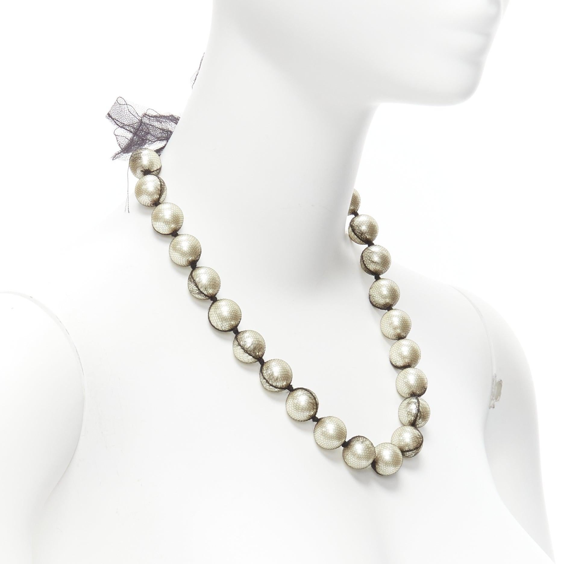 LANVIN ALBER ELBAZ Prinzessin-Halskette aus cremefarbener Perle und schwarzem Netzband im Zustand „Hervorragend“ im Angebot in Hong Kong, NT