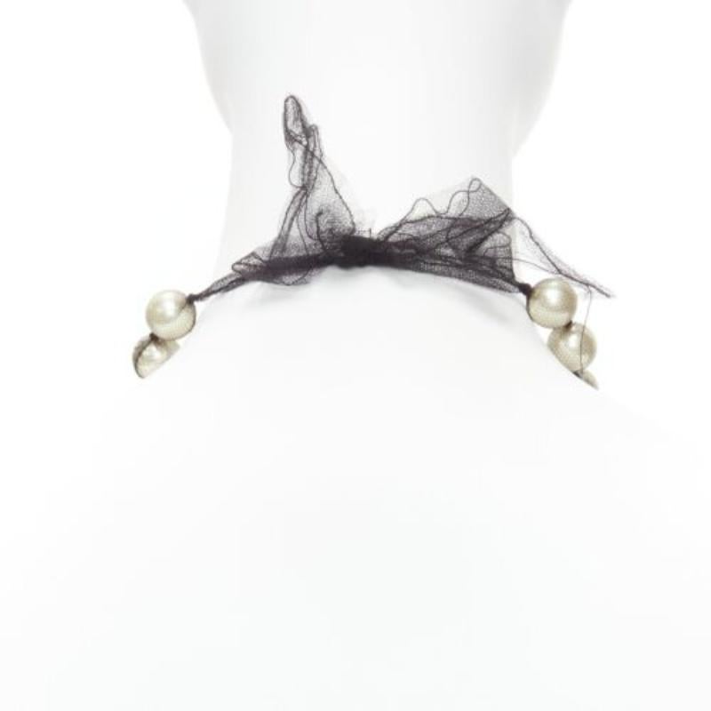 LANVIN ALBER ELBAZ collar princesa envolvente de malla negra con perlas color crema en venta 1