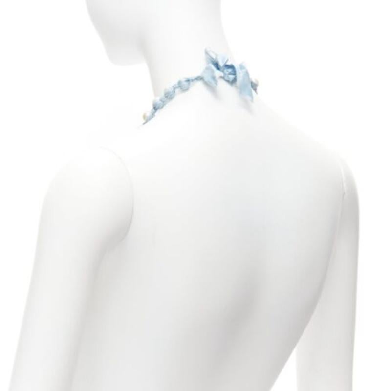 LANVIN Alber Elbaz - collana lunga con nastro di seta blu e perle crema in vendita 2