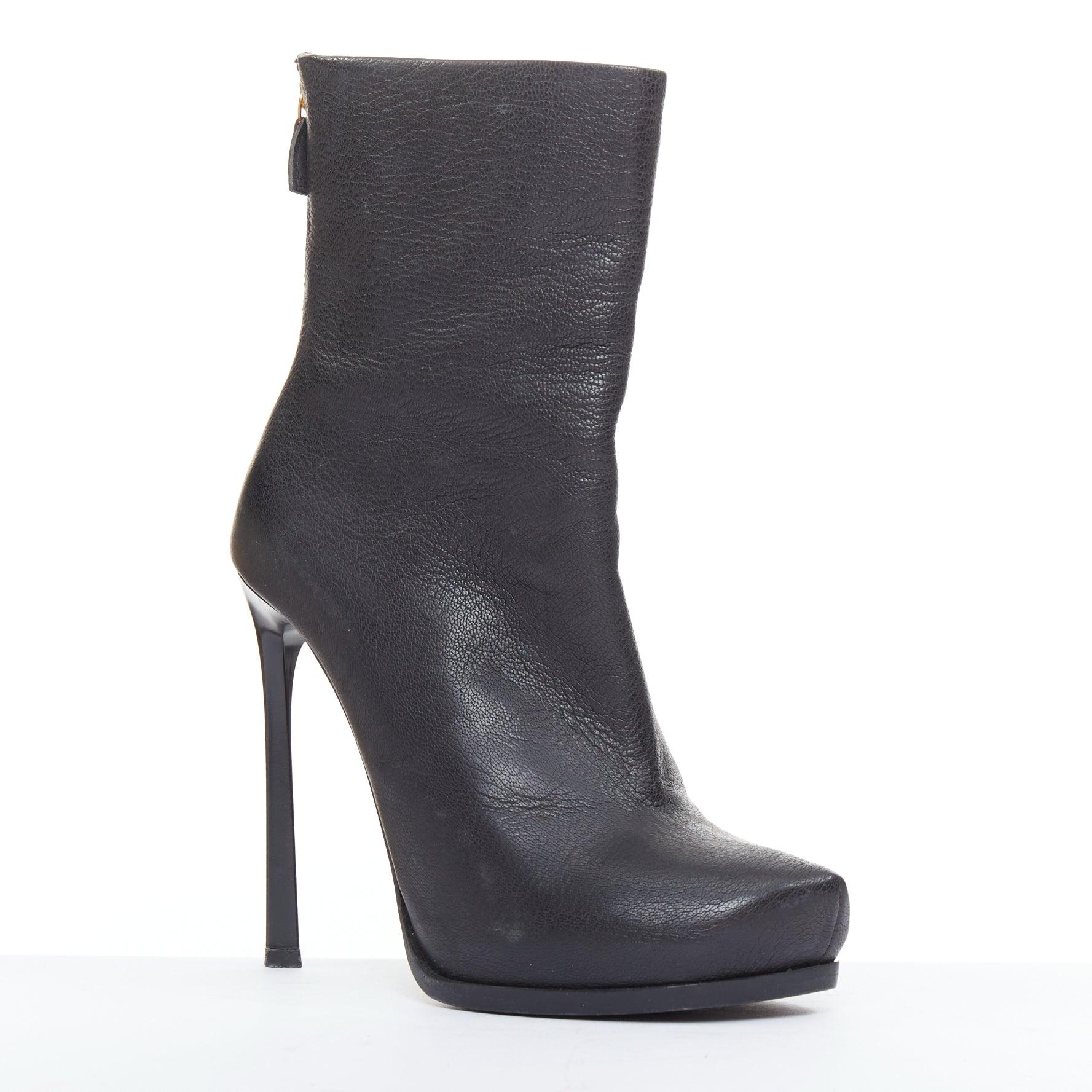 LANVIN AW11 Runway black grained leather sculpted point toe stiletto ankle boots EU36.5
Reference: TGAS/F00250
Brand: Lanvin
Designer: Alber Elbaz
Material: Leather
Color: Black
Pattern: Solid
Closure: Zip
Lining: Nude Leather
Extra Details: Lanvin