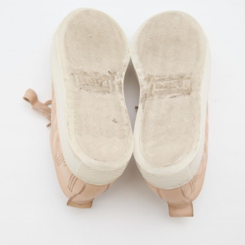 Baskets basses Lanvin en cuir beige perforé avec logo, taille 37 en vente 1
